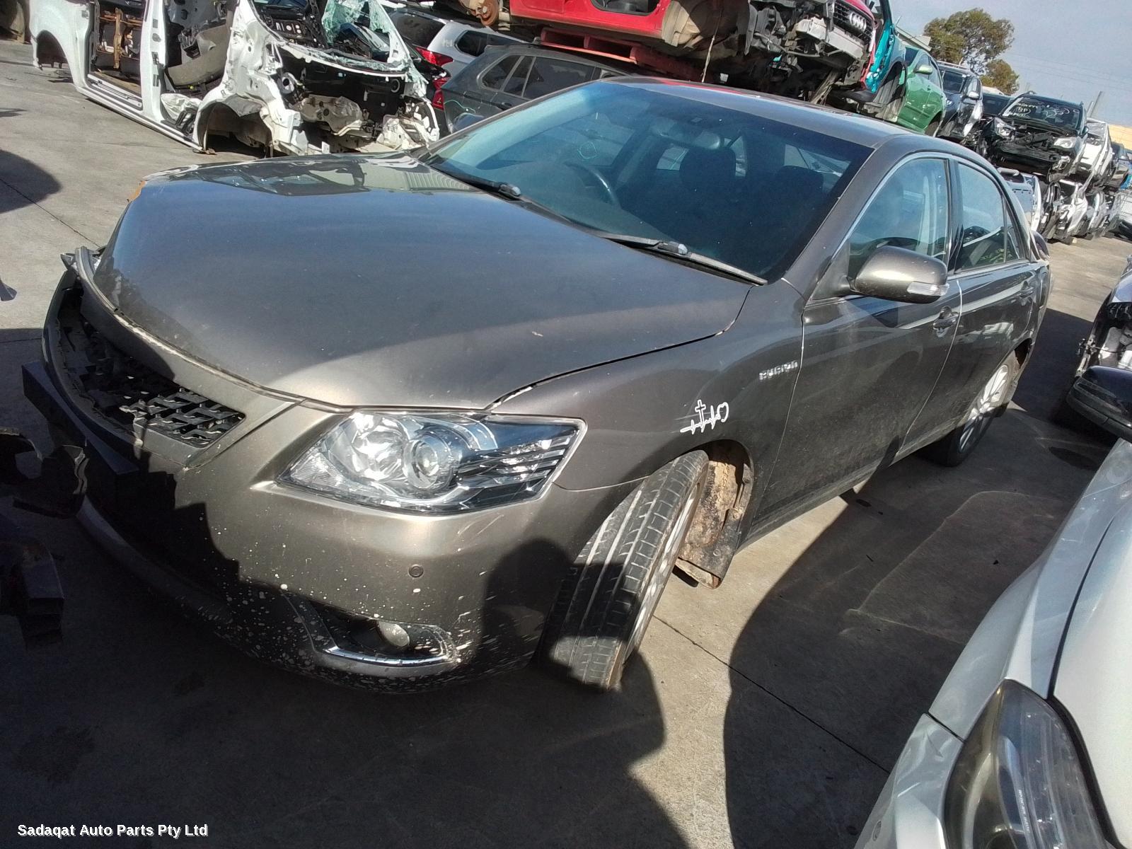 Toyota Aurion Left Guard