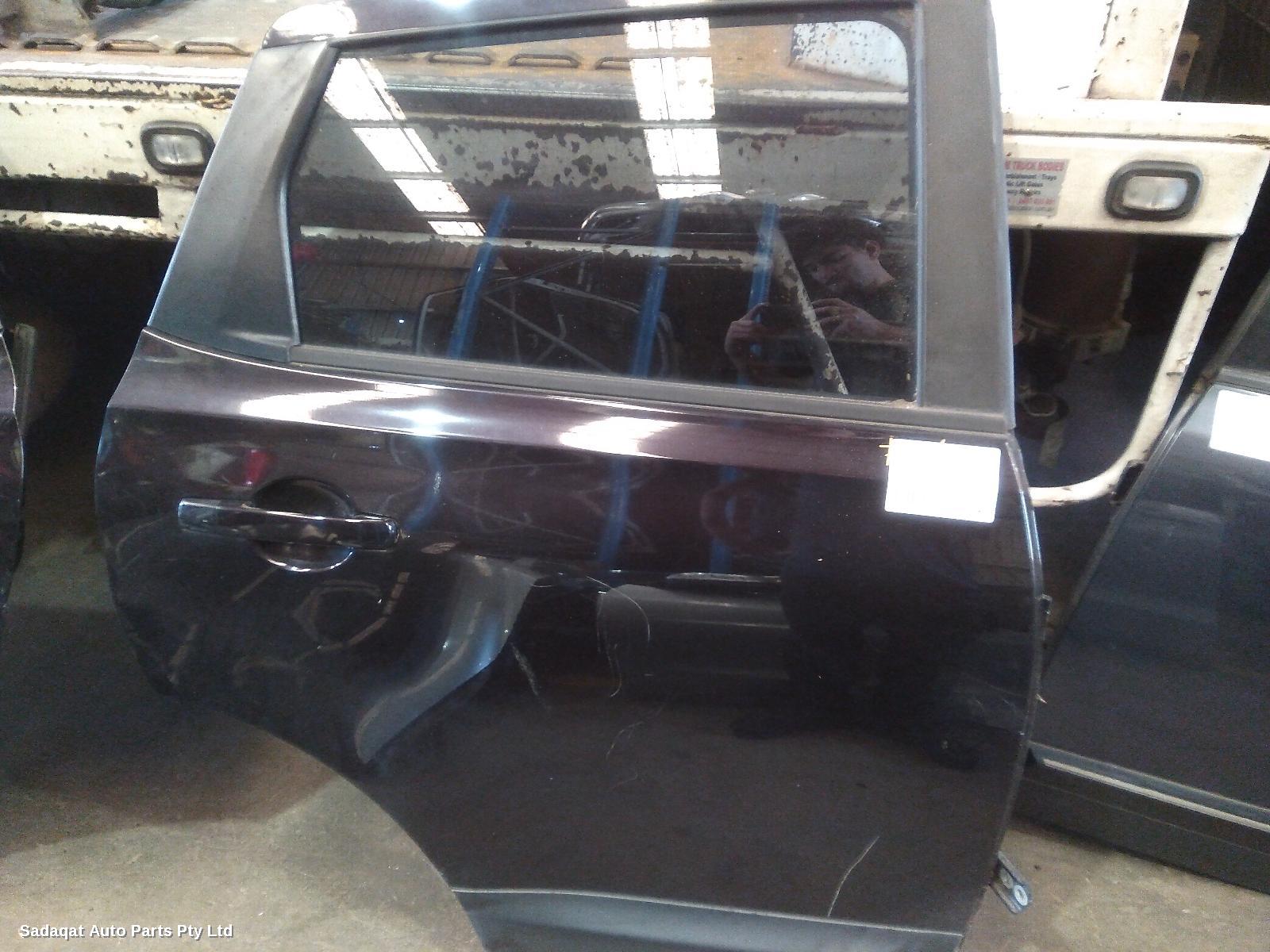 Nissan Dualis Right_rear_door_sliding