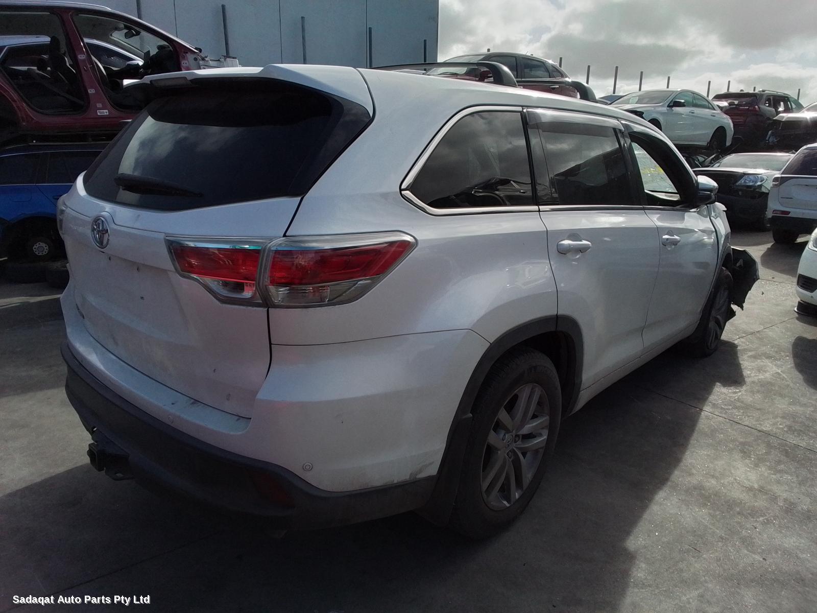 Toyota Kluger Left Taillight