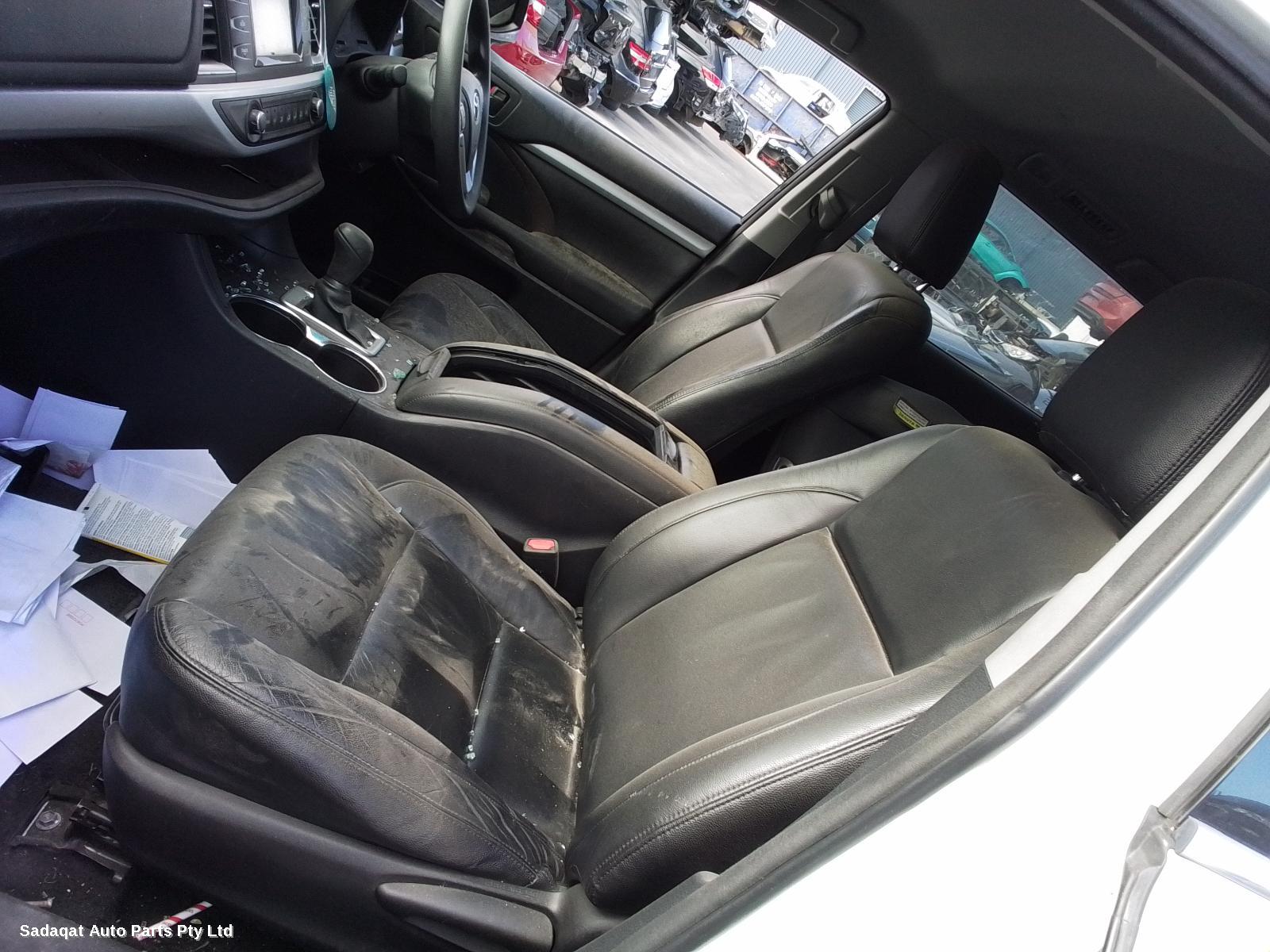 Toyota Kluger Left Taillight