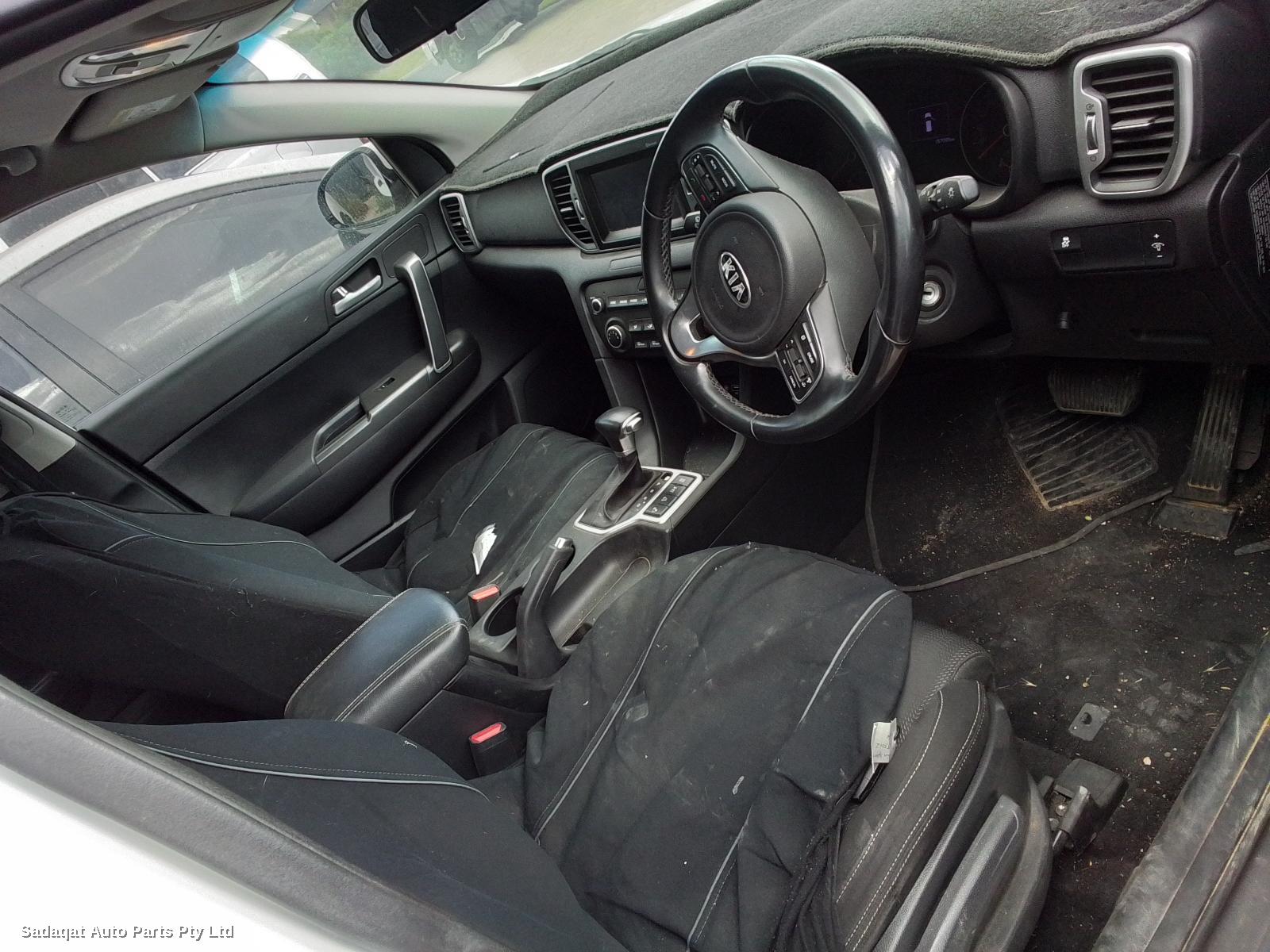 Kia Sportage Bonnet Lock/support