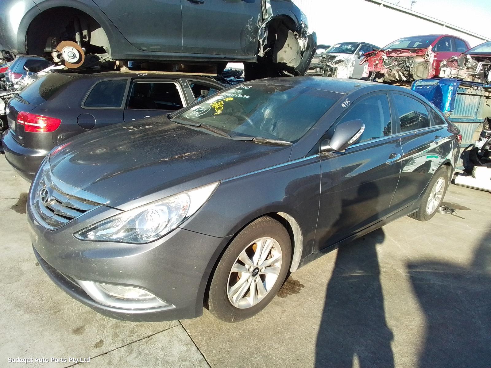 Hyundai I45 Left Guard