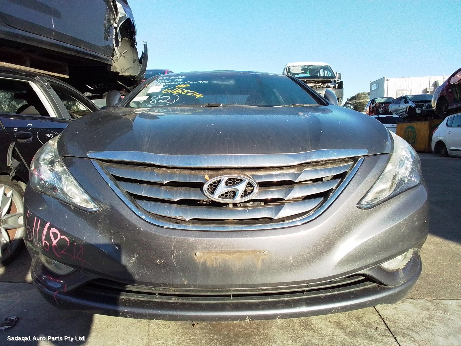 Hyundai I45 Left Guard