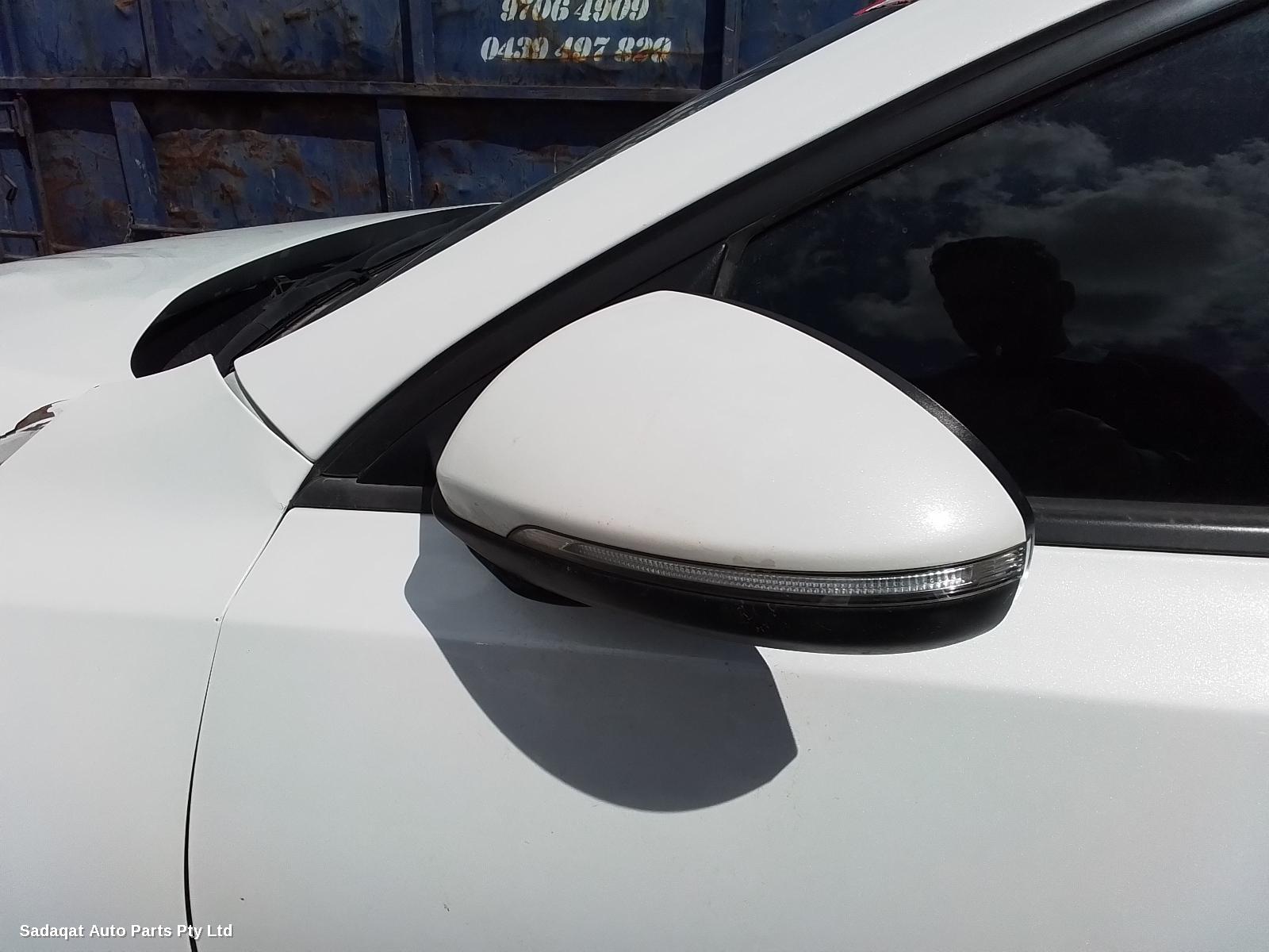 Kia Cerato Right Door Mirror