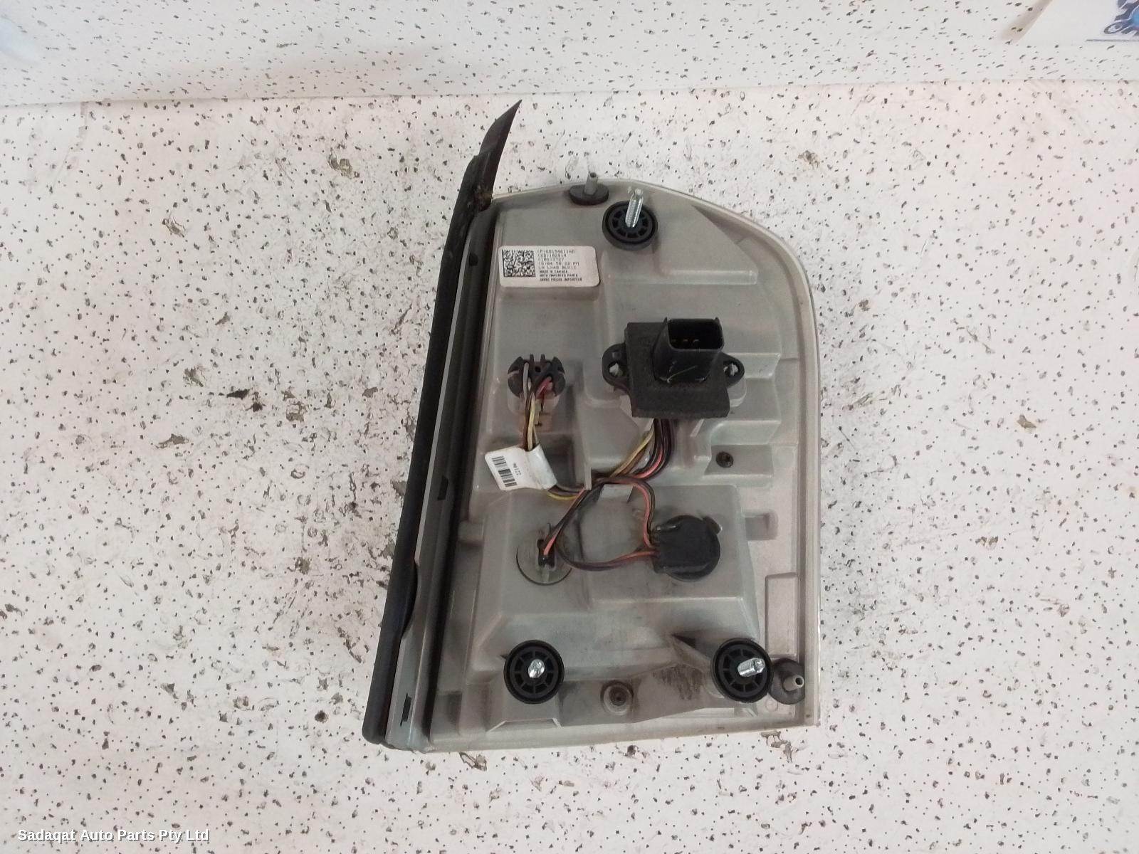 Chrysler 300c Left Taillight