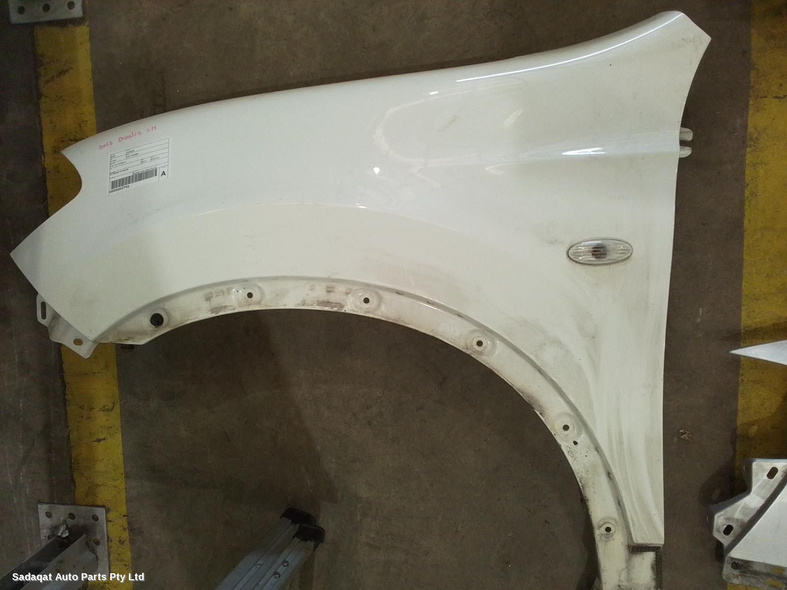 Nissan Dualis Left Guard