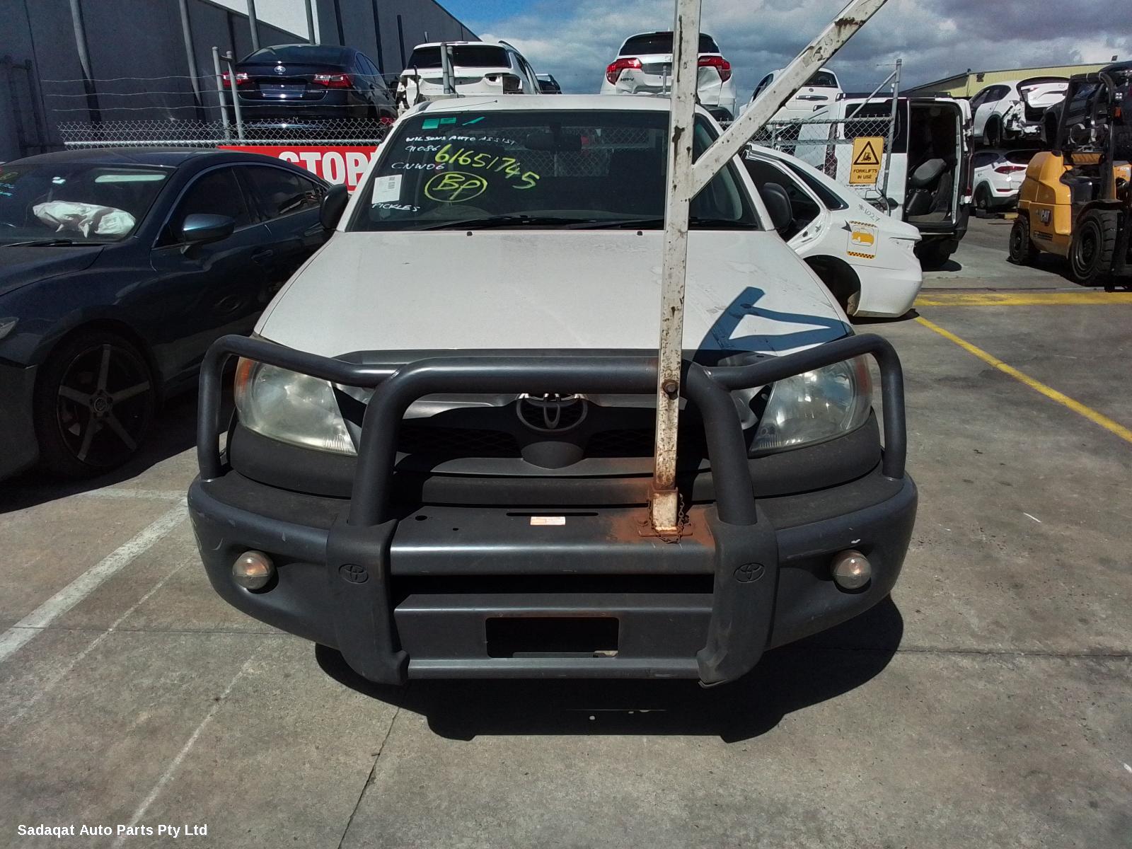 Toyota Hilux Right Front Door Window