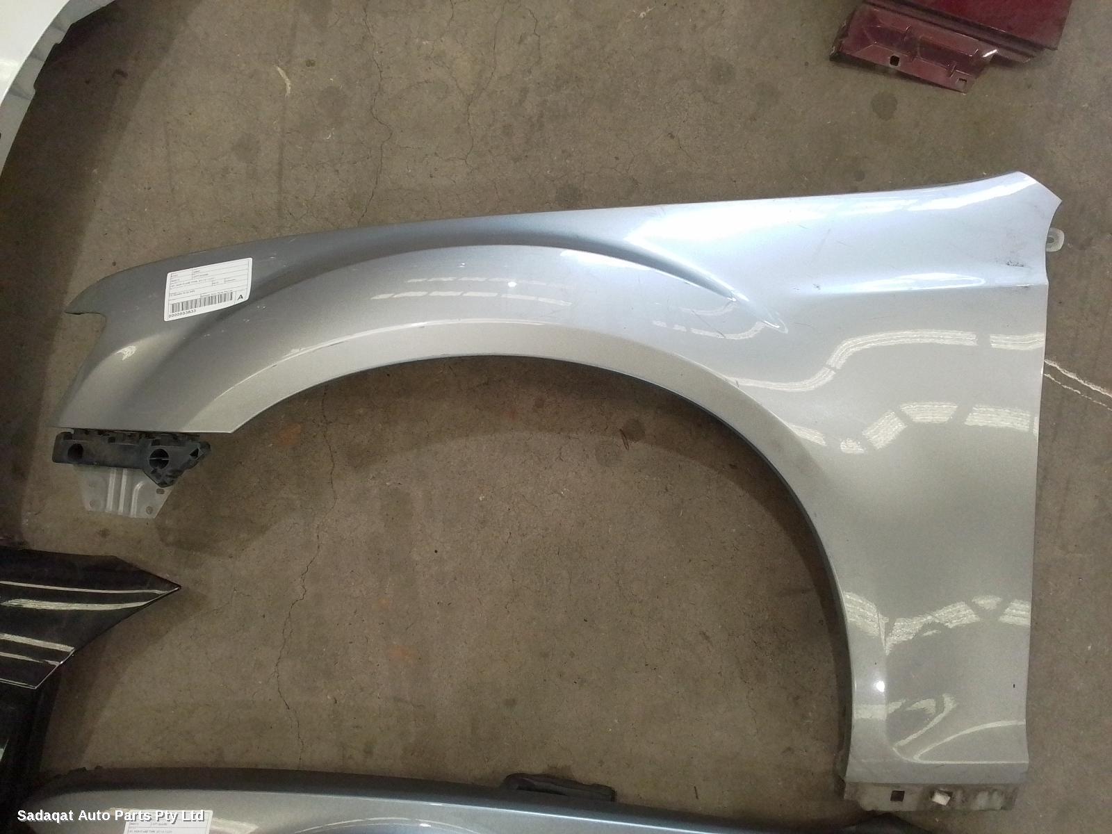Chrysler 300c Left Guard