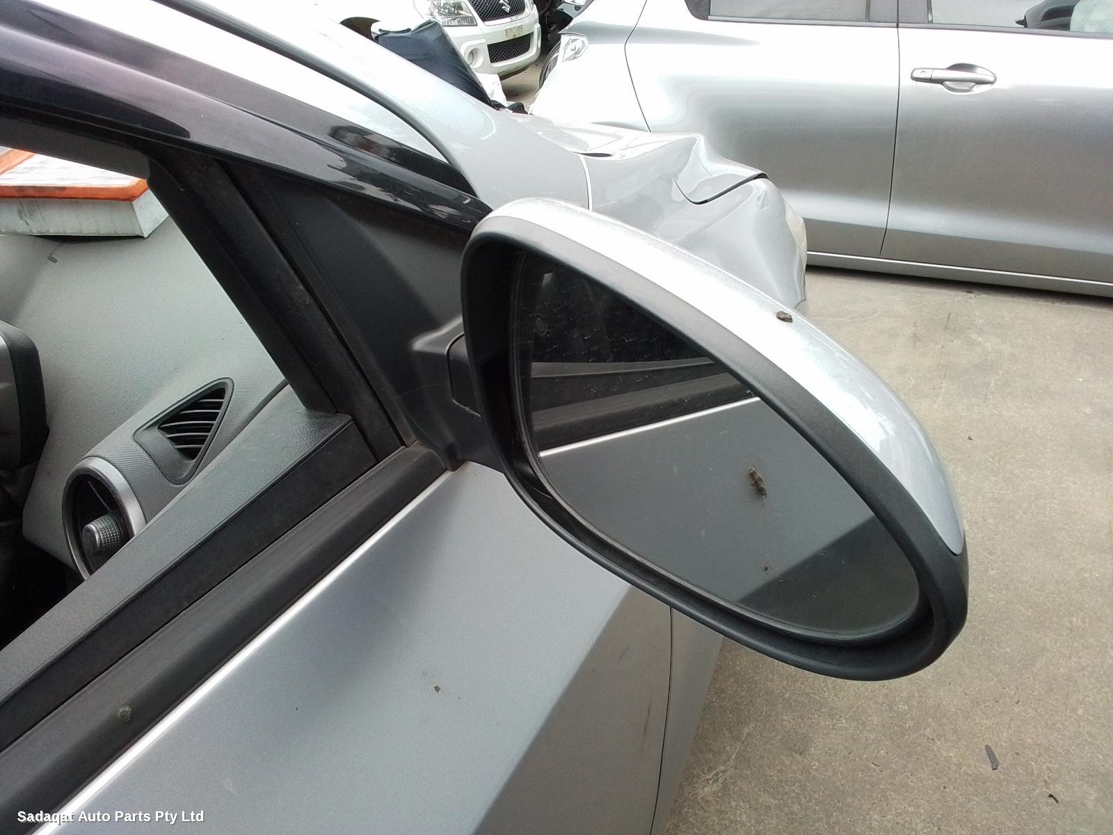 Holden Barina Bonnet Hinge/strut