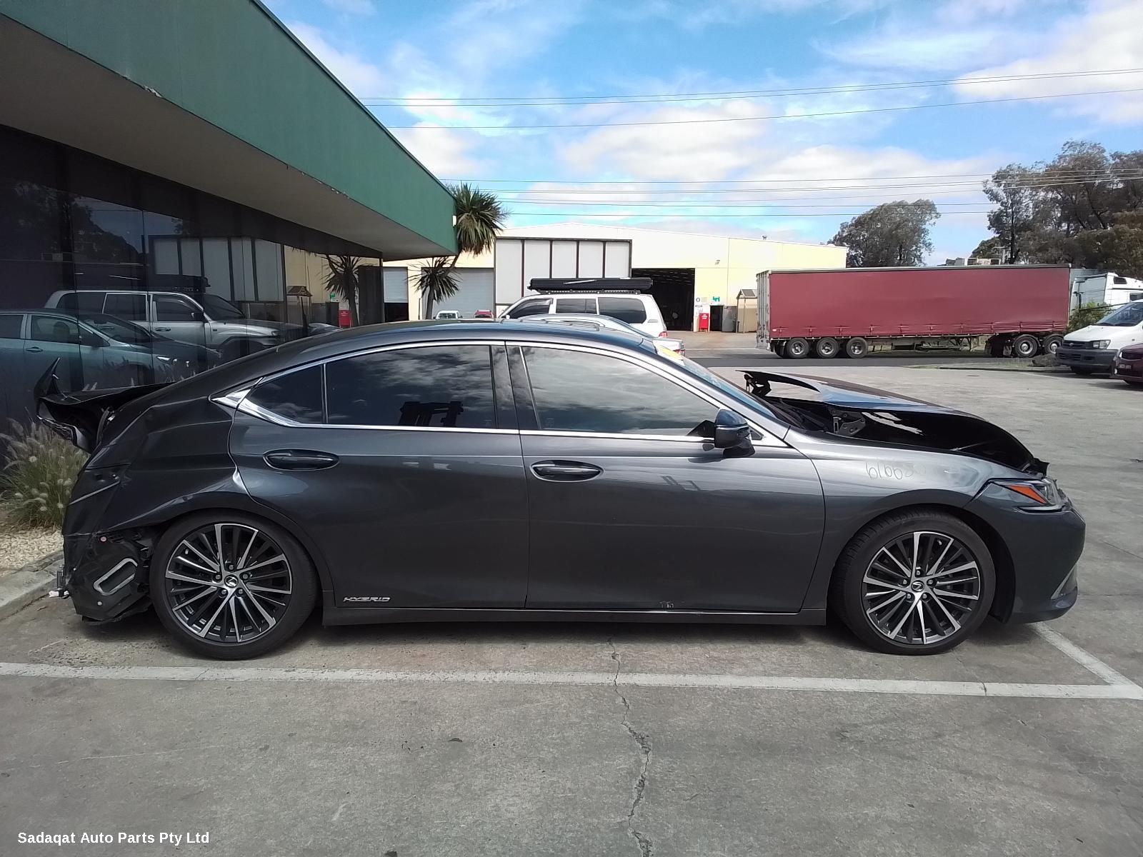 Lexus Es Series (13-) Left Door Mirror