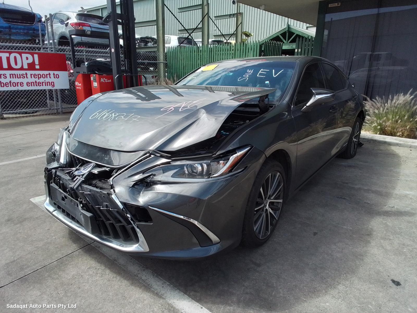 Lexus Es Series (13-) Left Door Mirror