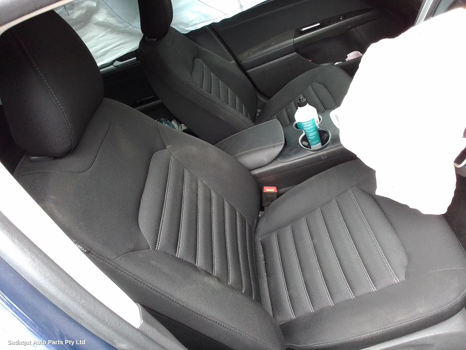 Ford Mondeo Right Front Door Window