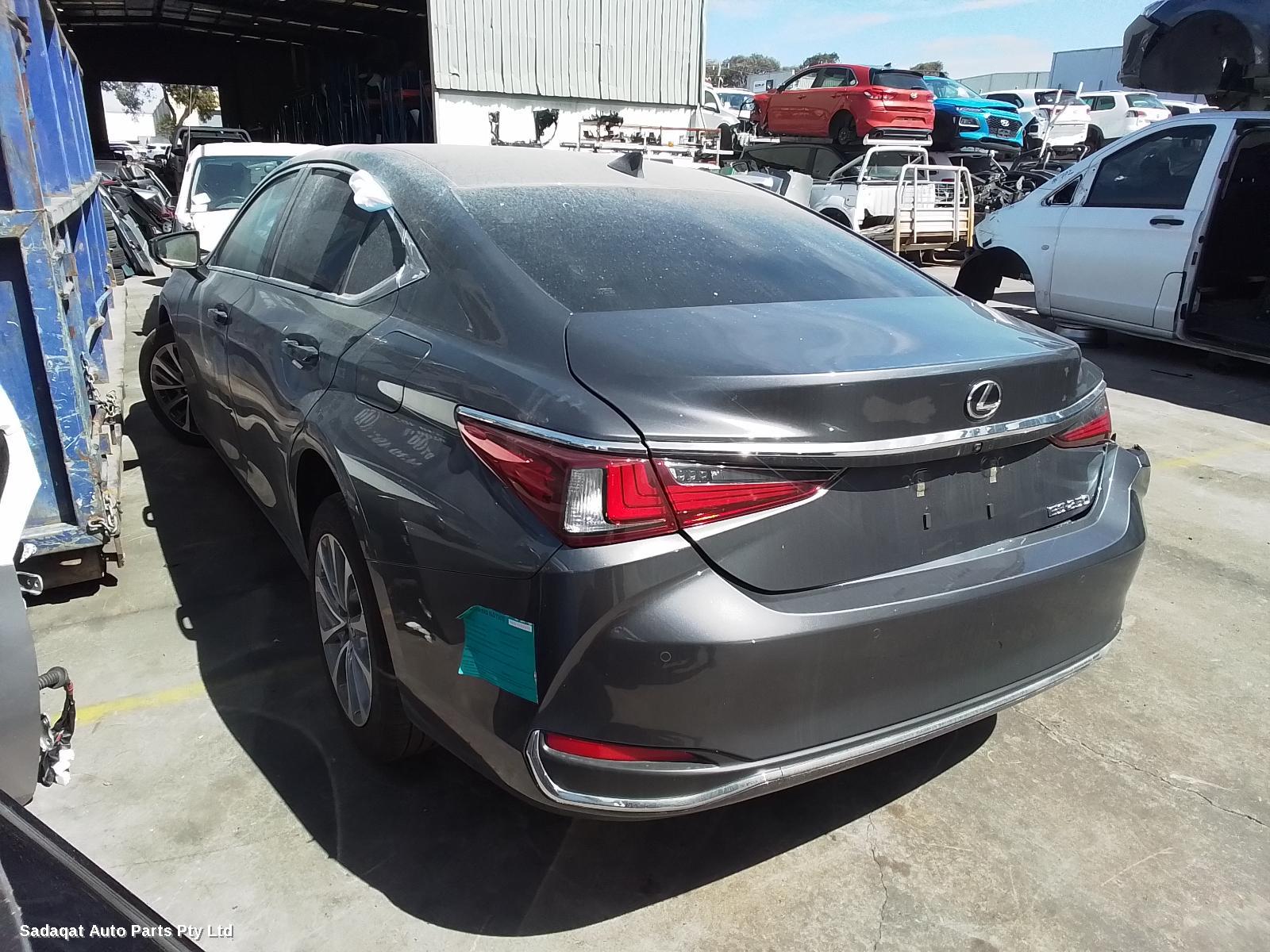 Lexus Es Series (13-) Left Door Mirror