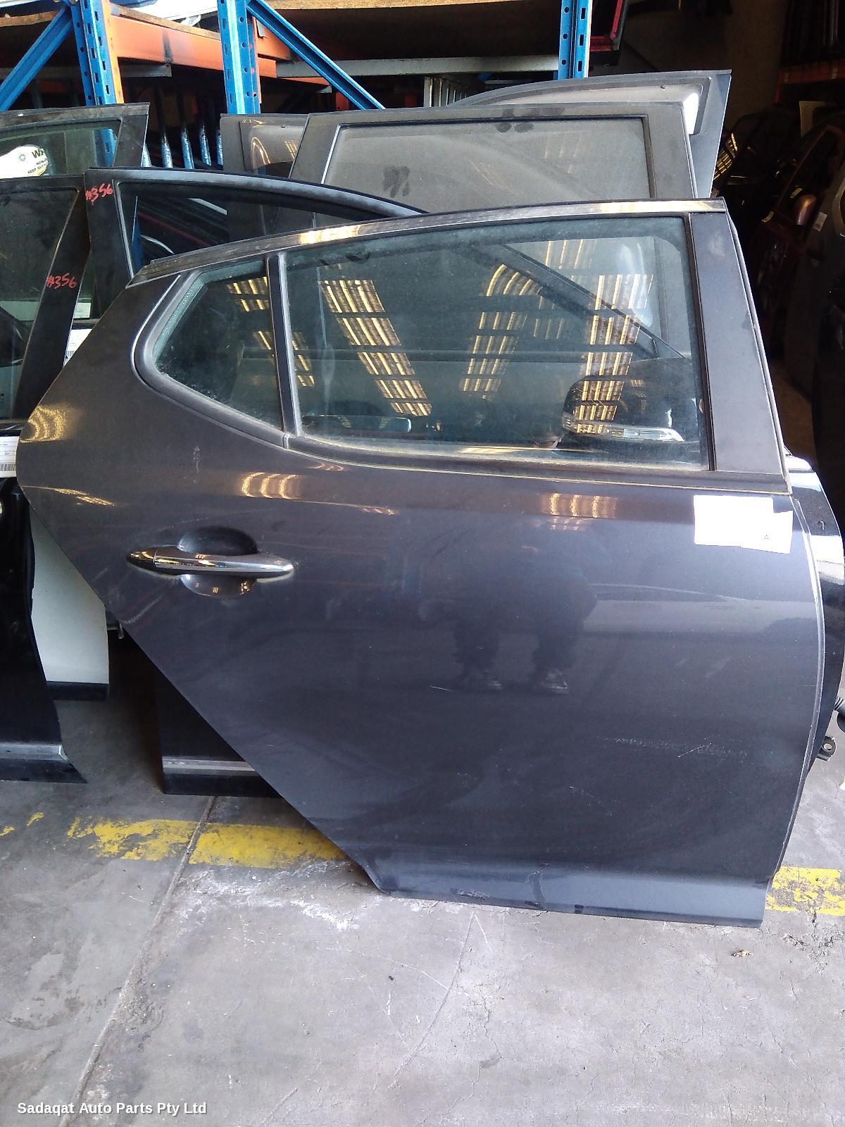 Kia Optima Right_rear_door_sliding