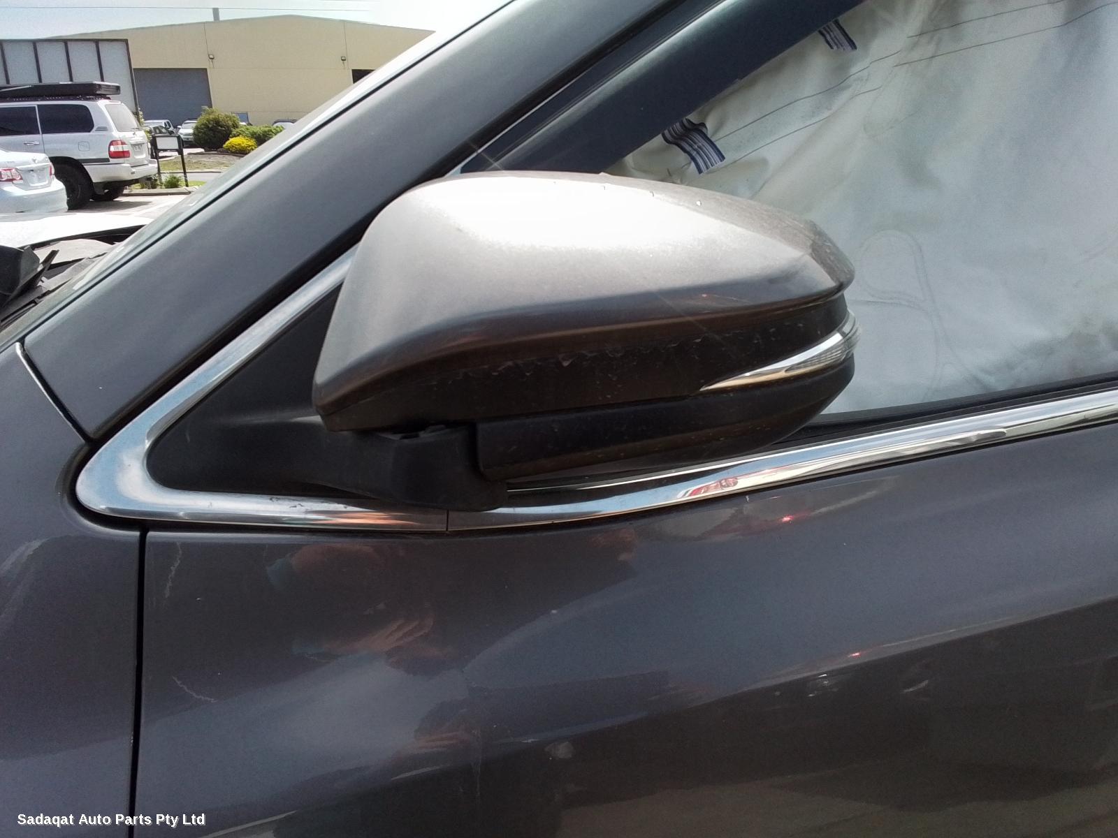 Toyota Kluger Left Front Door Window