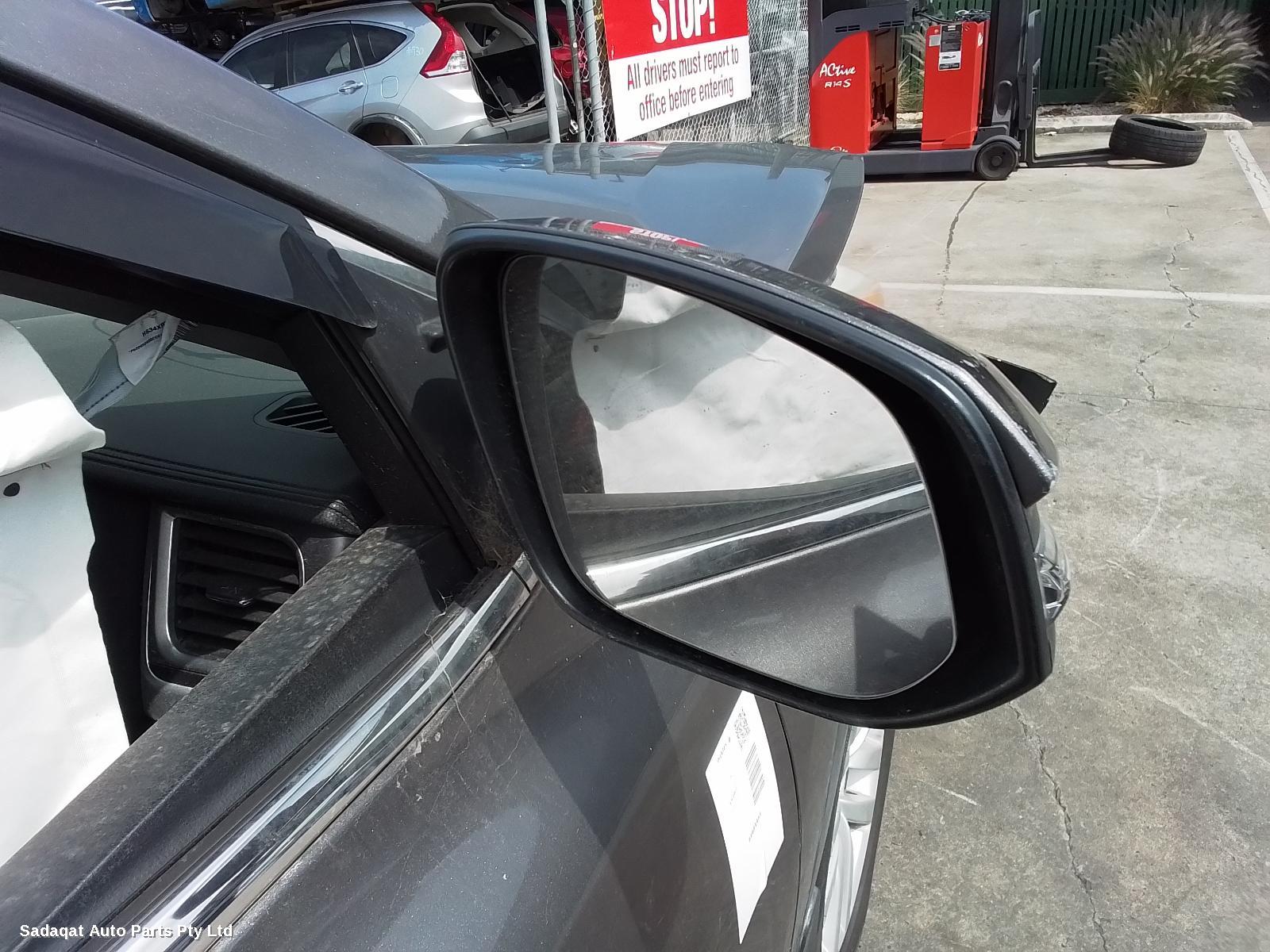 Toyota Kluger Left Front Door Window