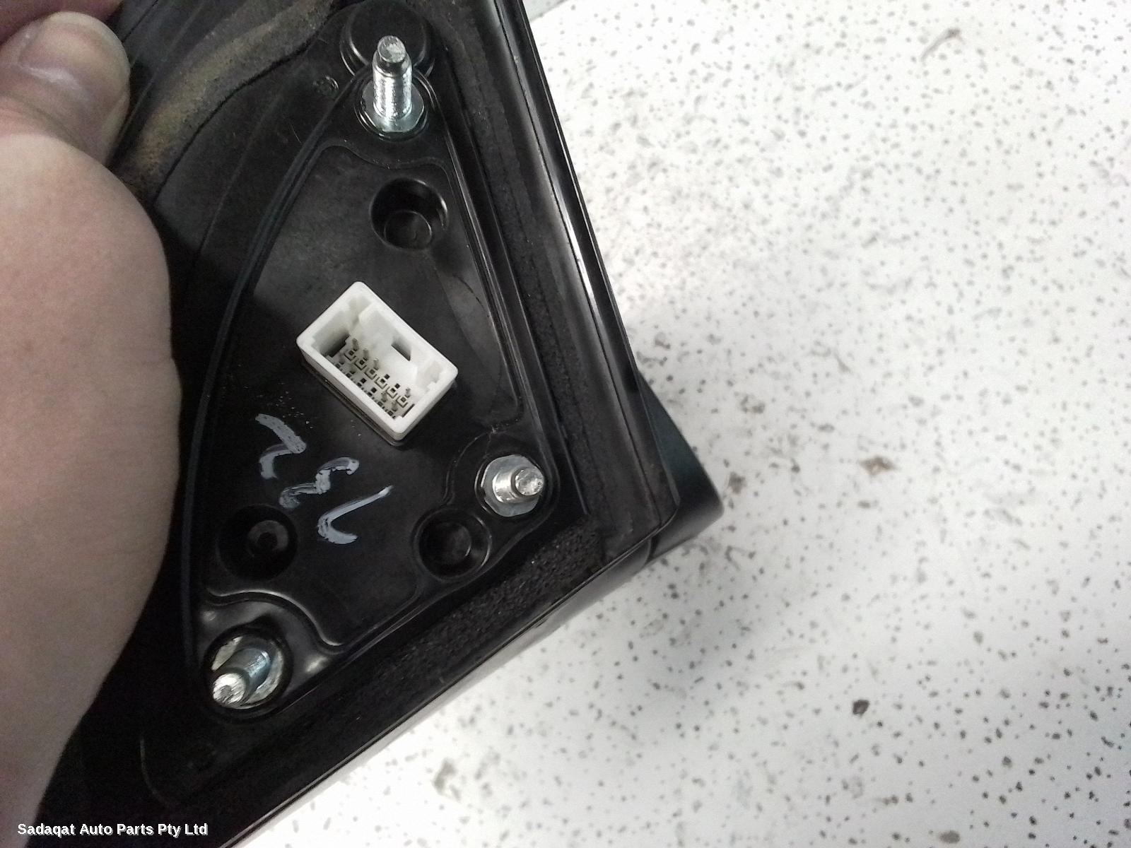 Hyundai Elantra Right Door Mirror