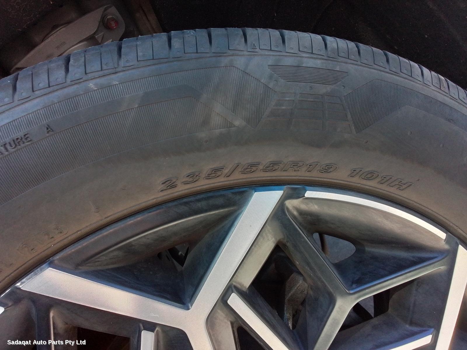 Hyundai Tucson Antenna