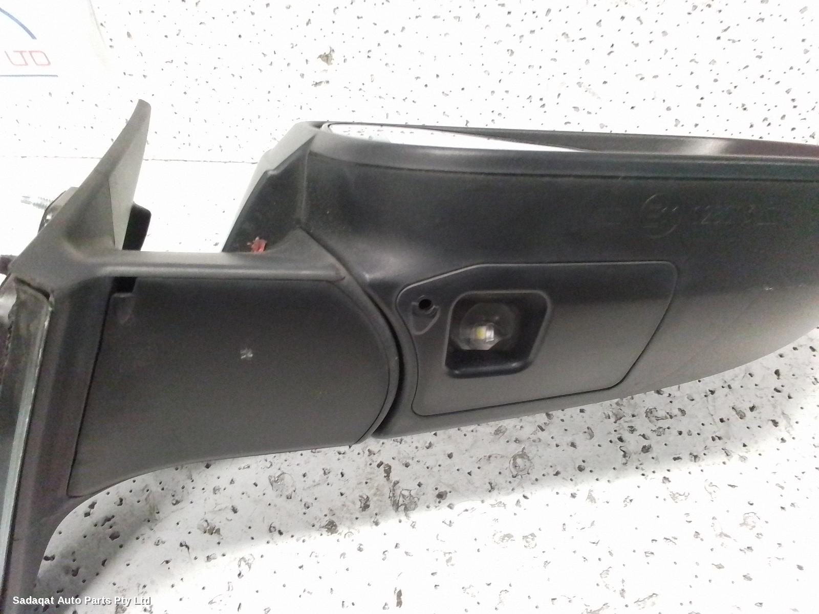 Toyota Kluger Right Door Mirror