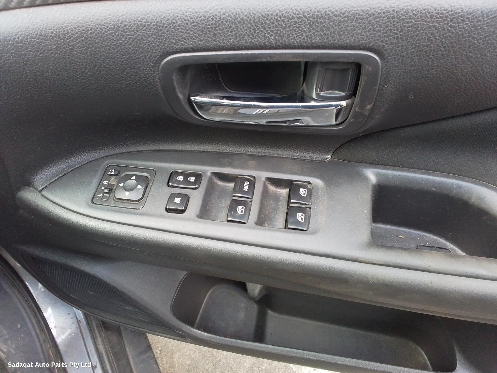 Mitsubishi Outlander Left Front Door Window