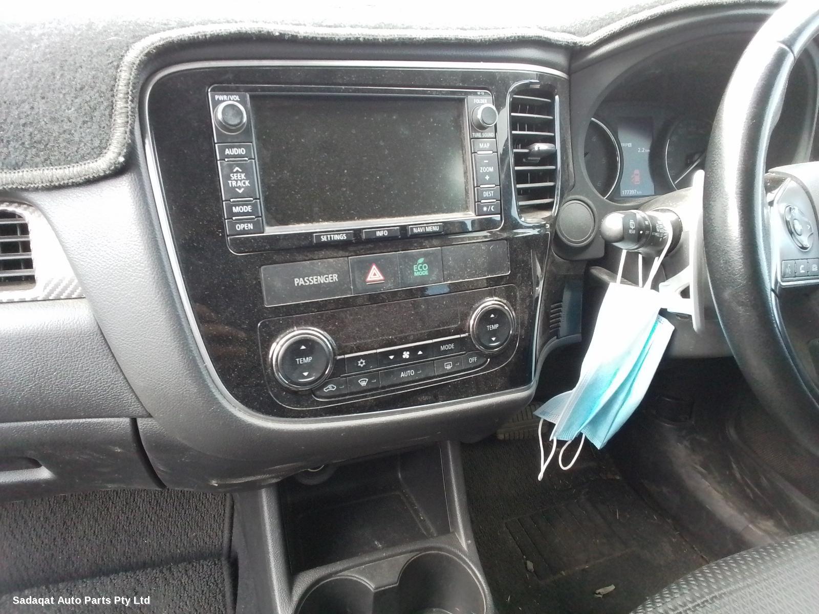 Mitsubishi Outlander Left Front Door Window