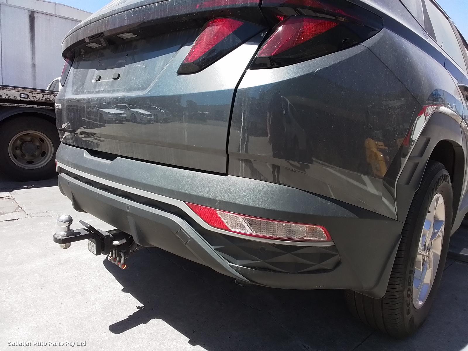 Hyundai Tucson Left Front Door Window