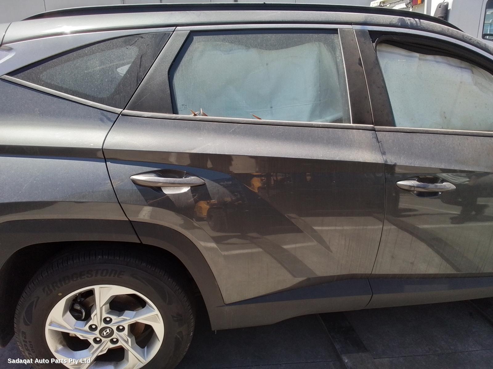 Hyundai Tucson Left Front Door Window