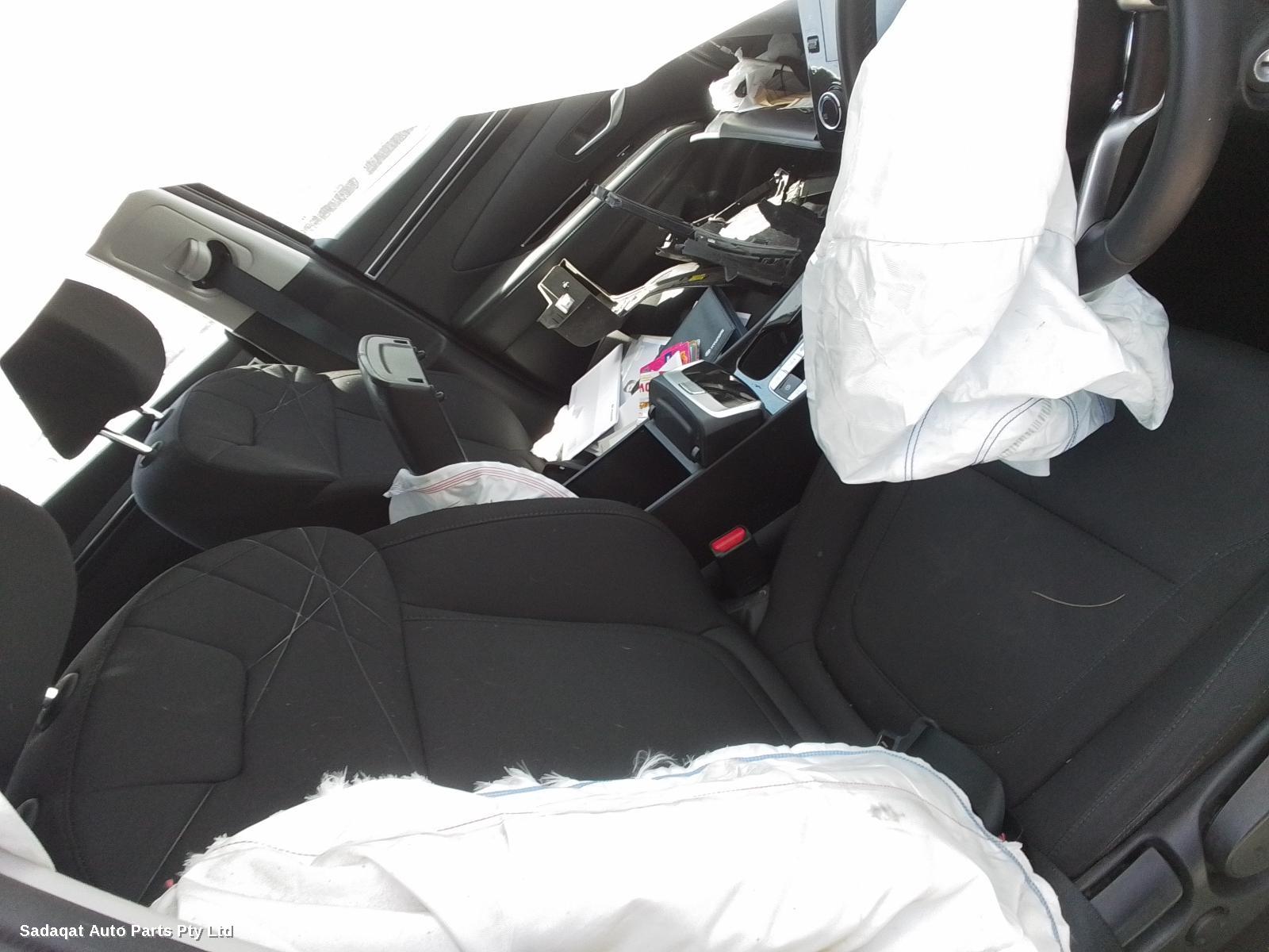 Hyundai Tucson Left Front Door Window