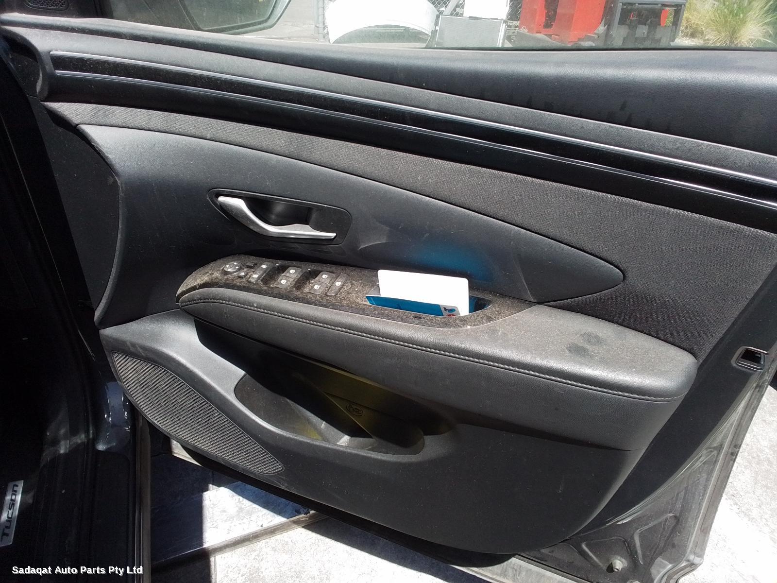 Hyundai Tucson Left Front Door Window