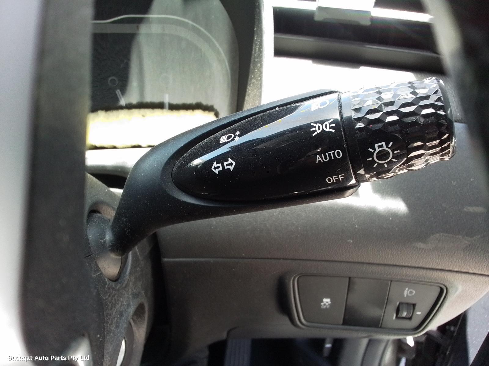 Hyundai Tucson Left Front Door Window