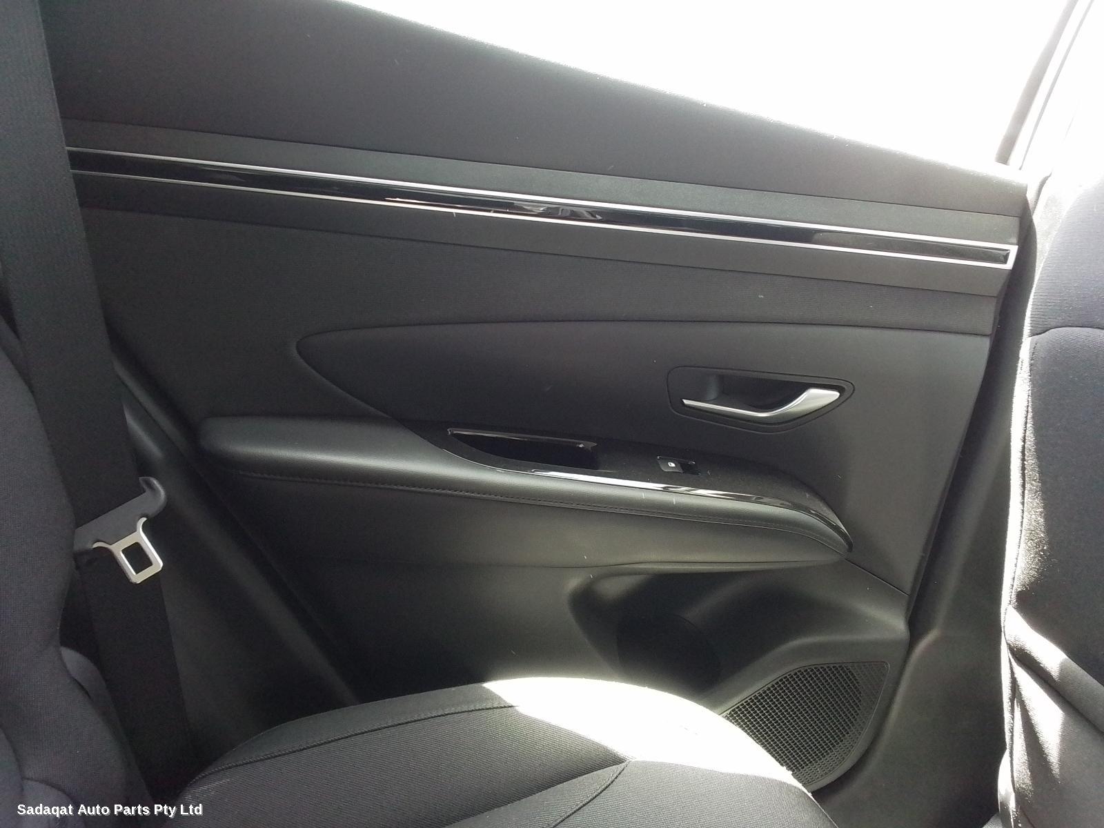 Hyundai Tucson Left Front Door Window