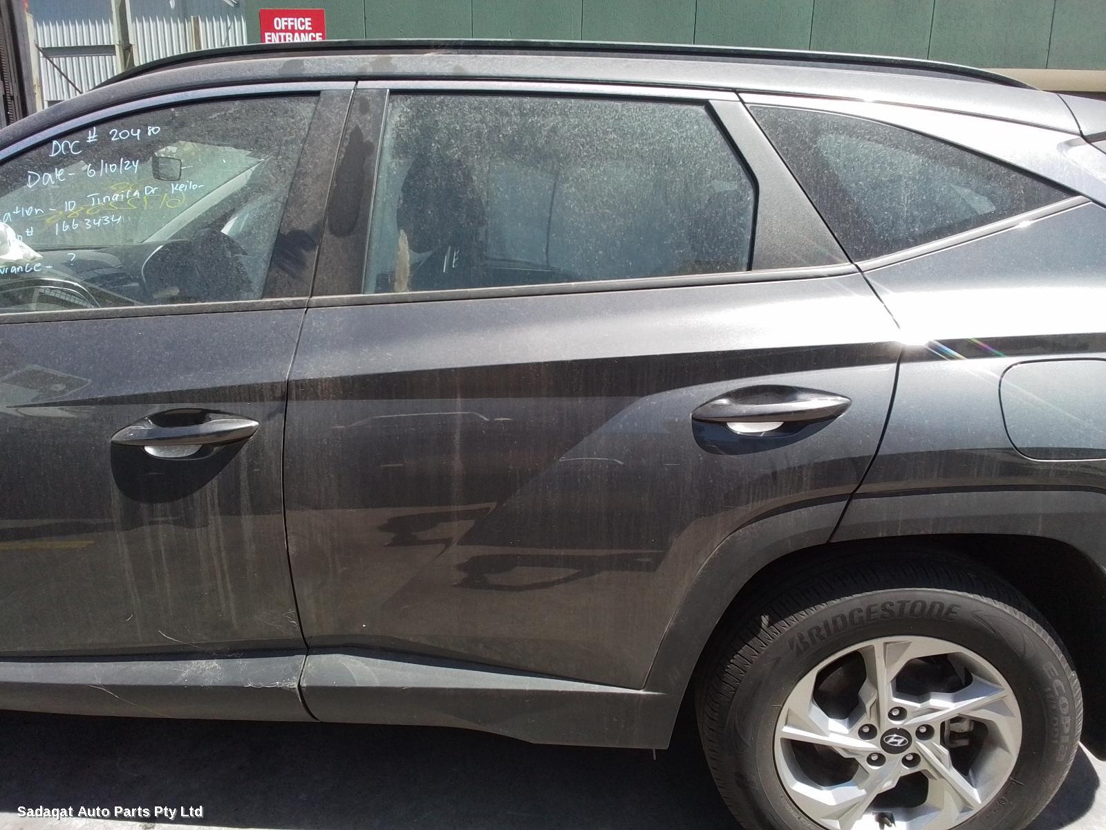 Hyundai Tucson Left Front Door Window