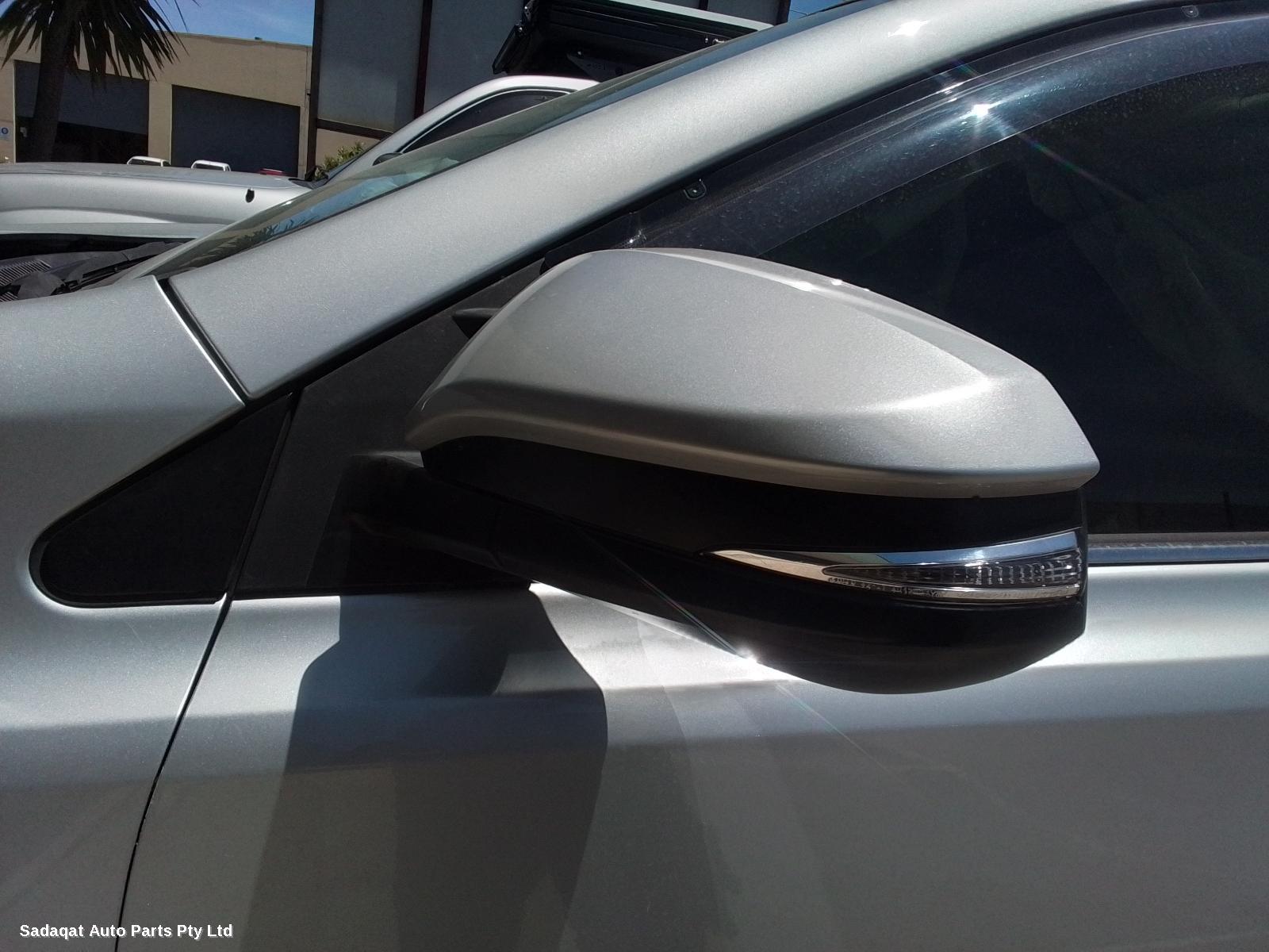 Toyota Rav4 Right Door Mirror