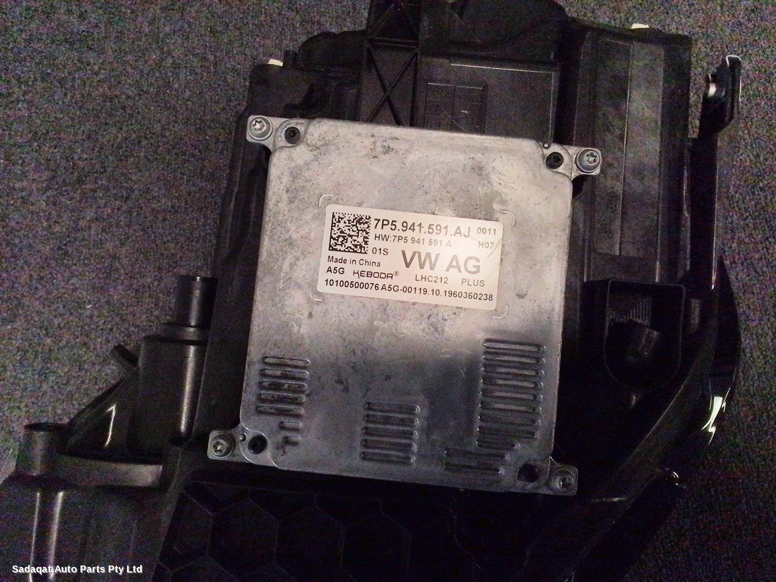 Volkswagen Golf Right Headlamp