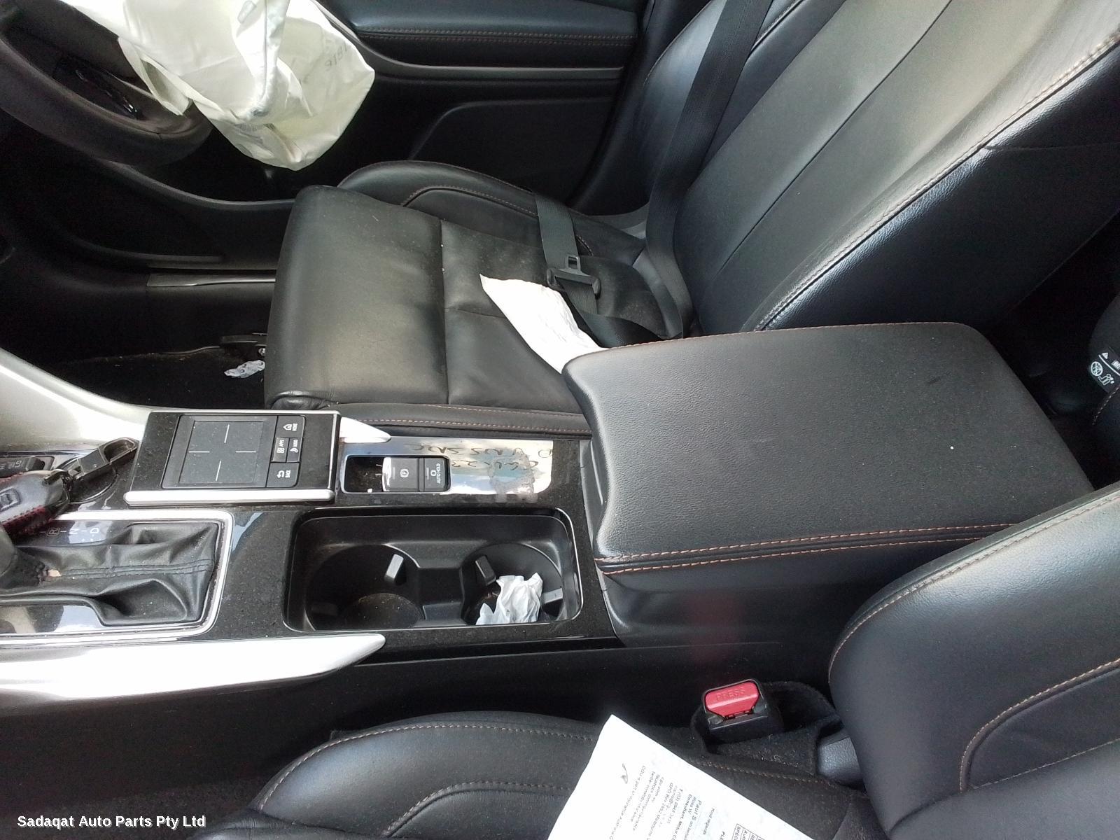 Mitsubishi Eclipse Cross Antenna