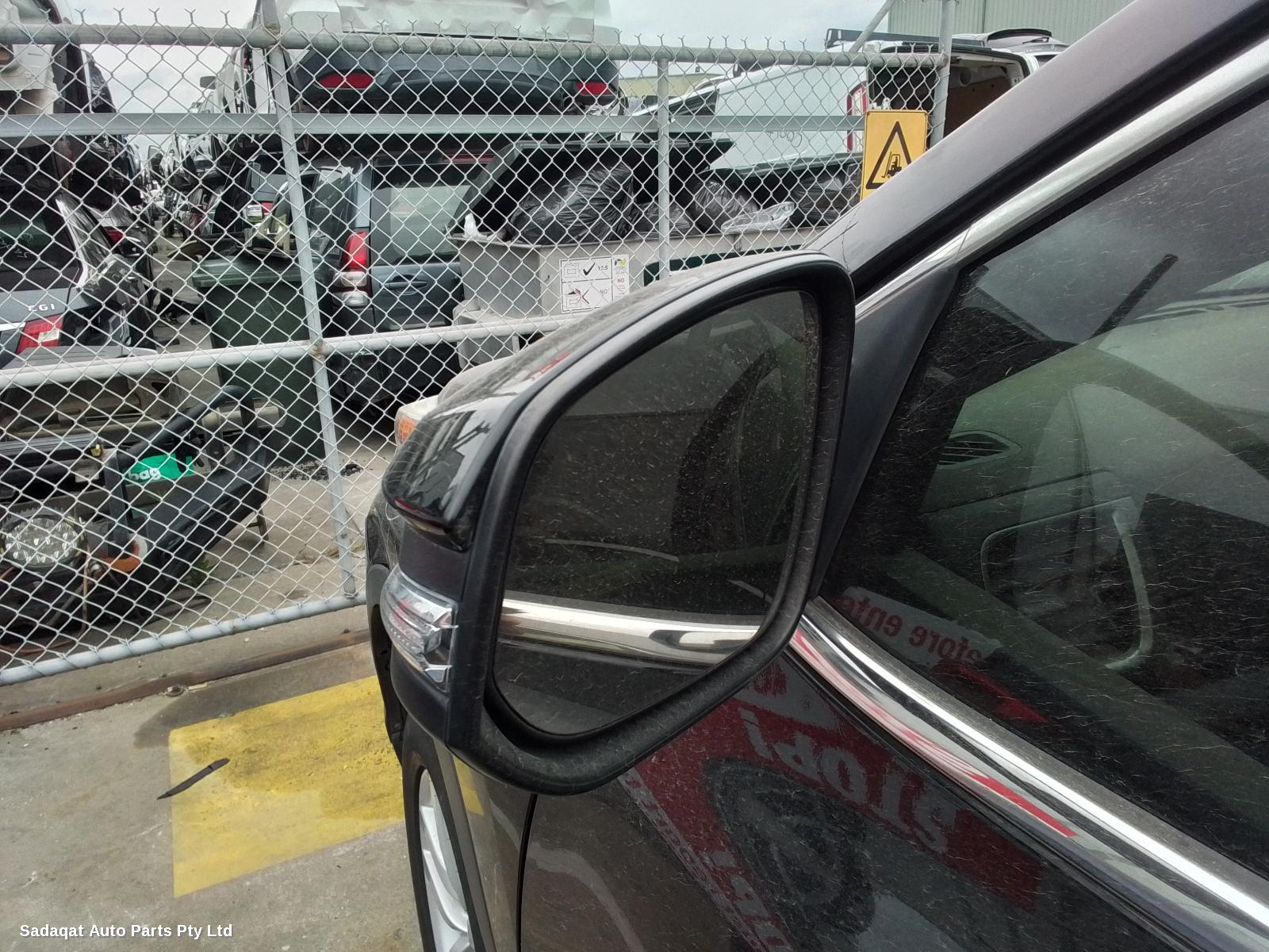 Toyota Kluger Right Door Mirror