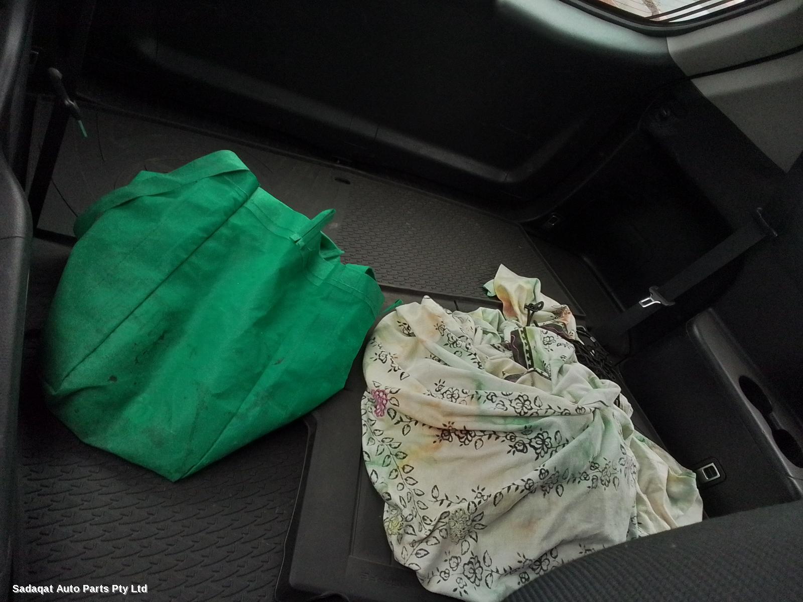 Toyota Kluger Right Door Mirror