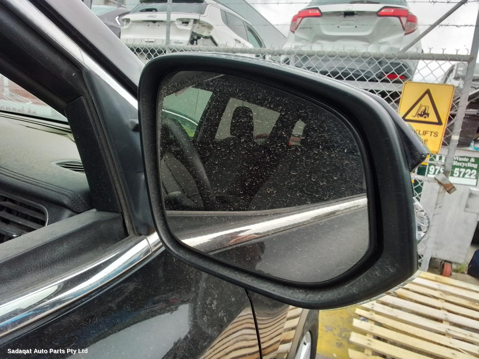 Toyota Kluger Right Door Mirror