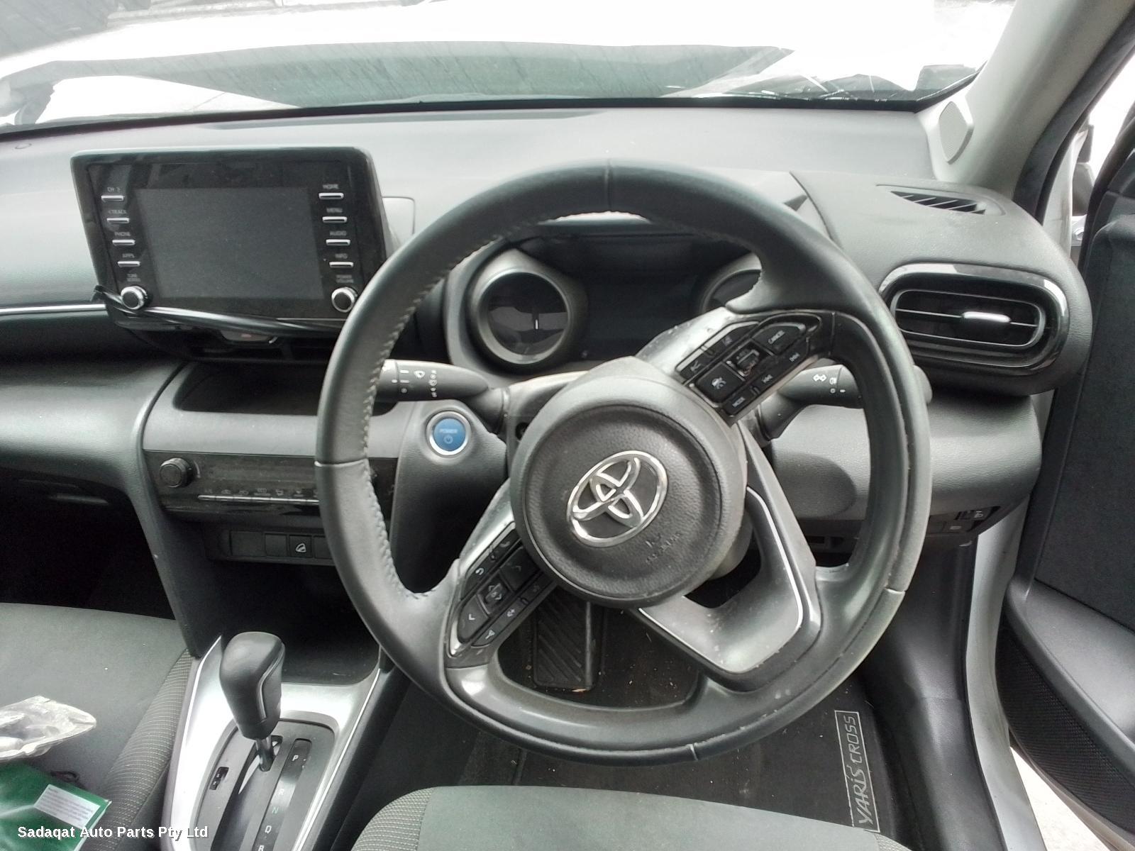 Toyota Yaris Cross Seatbelt/stalk