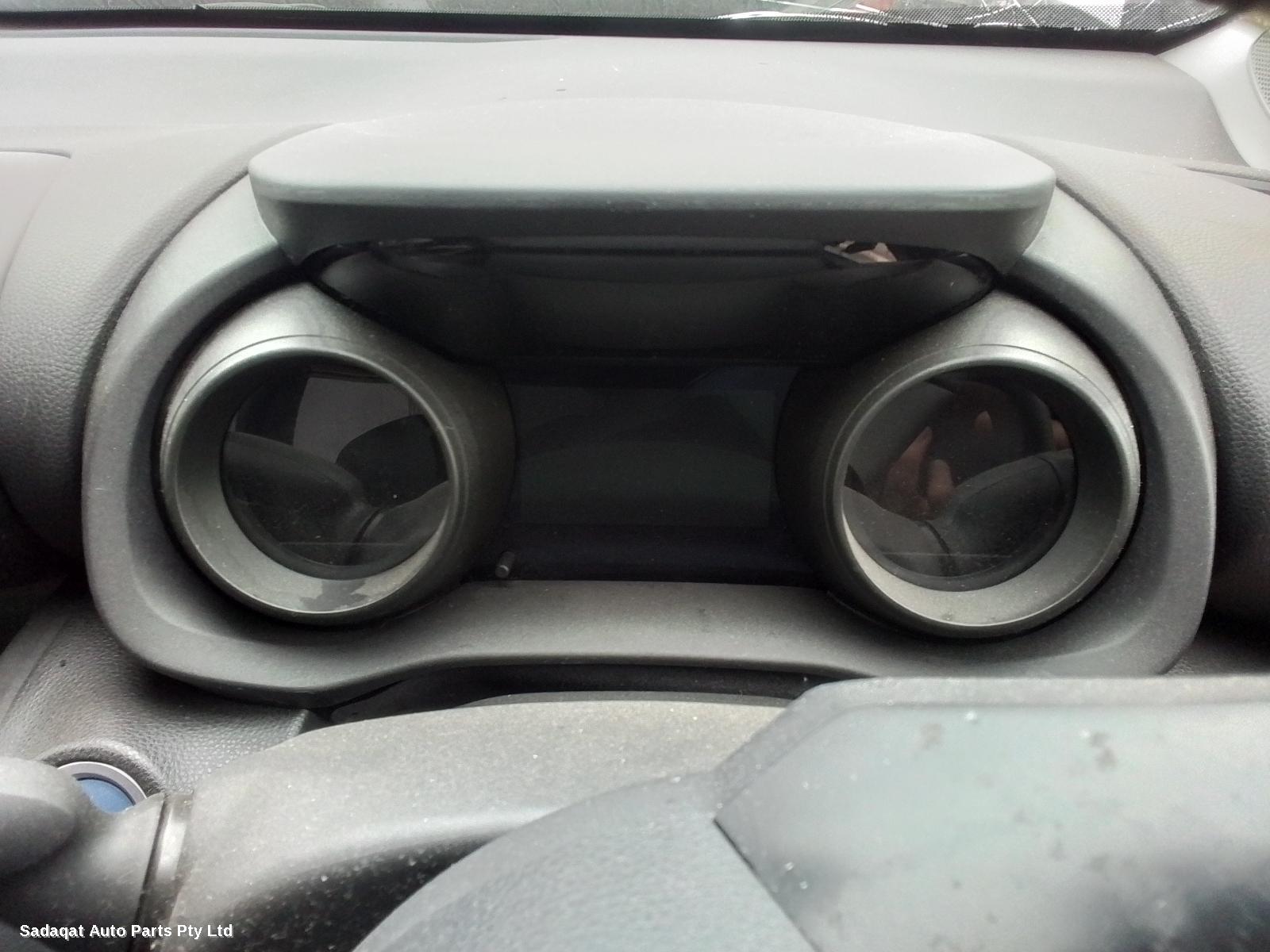 Toyota Yaris Cross Seatbelt/stalk