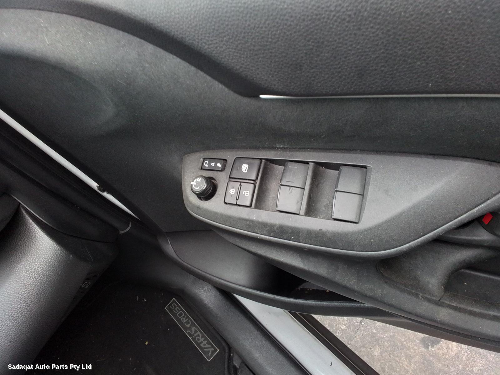 Toyota Yaris Cross Seatbelt/stalk