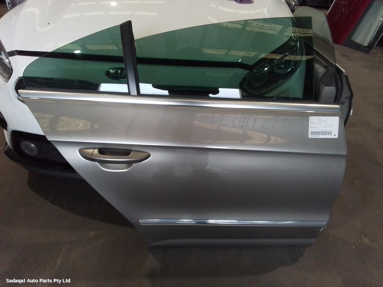 Volkswagen Passat Right_rear_door_sliding