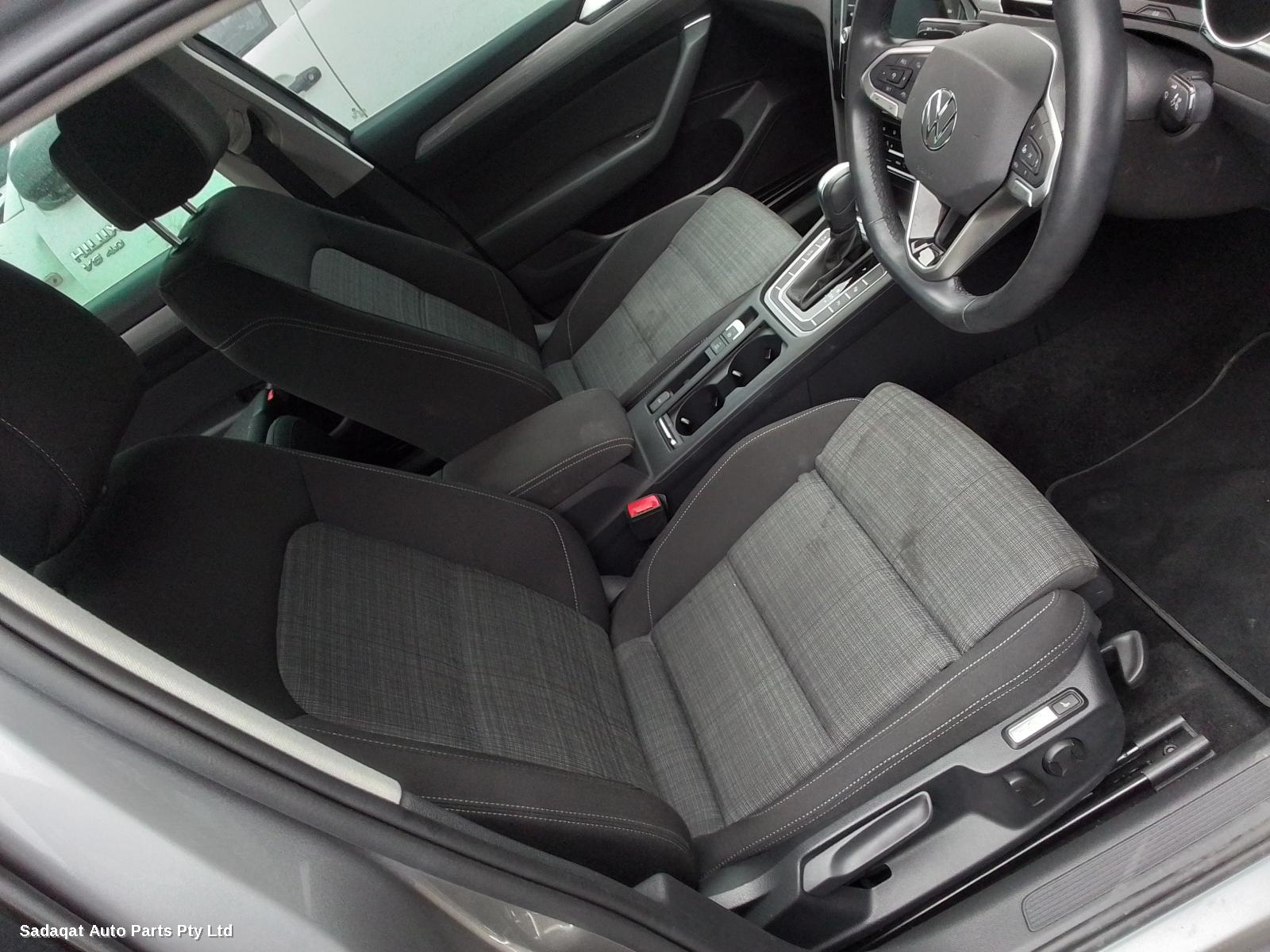 Volkswagen Passat Left Taillight