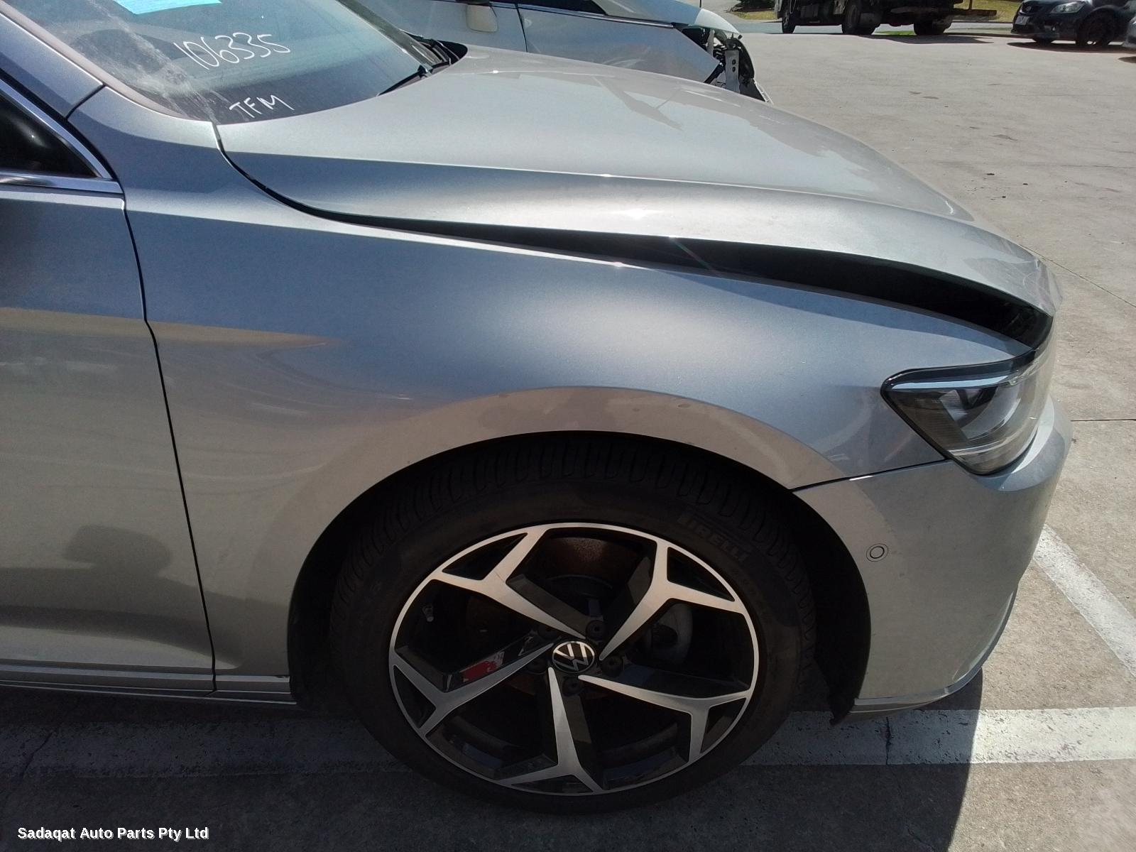 Volkswagen Passat Left Taillight