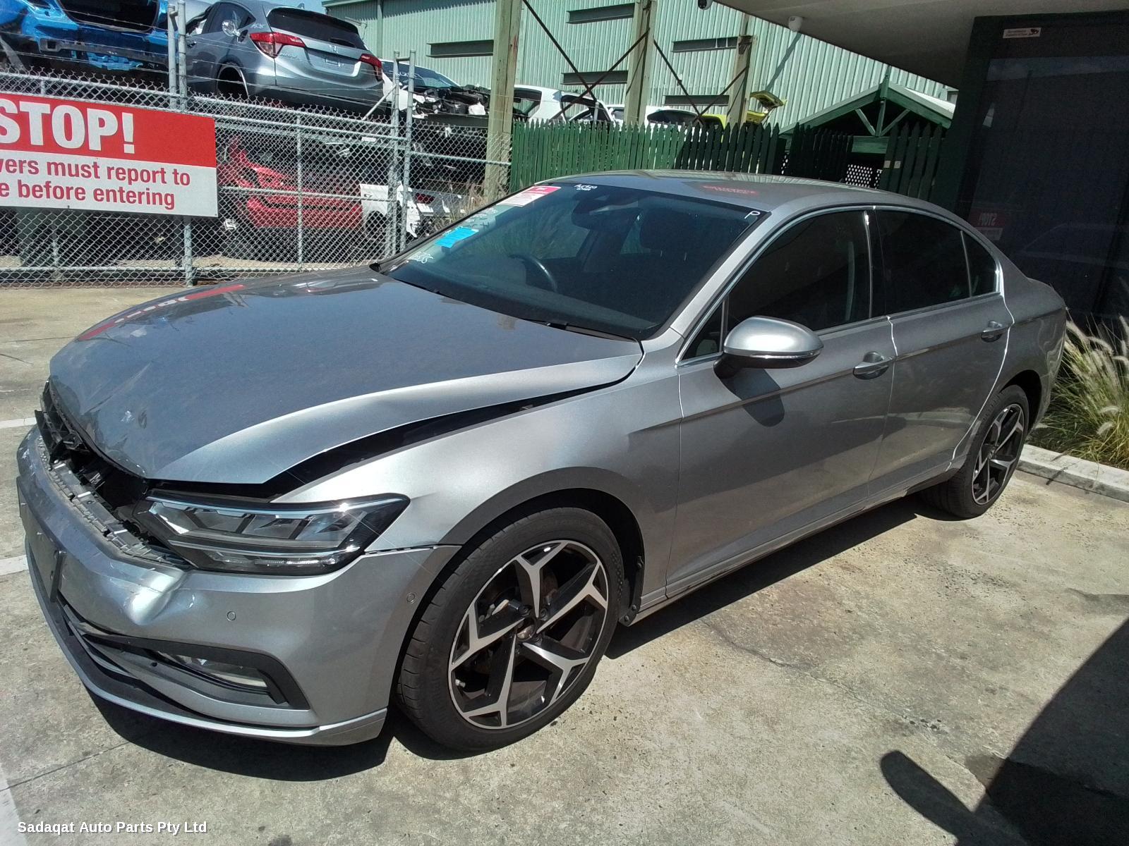 Volkswagen Passat Left Taillight