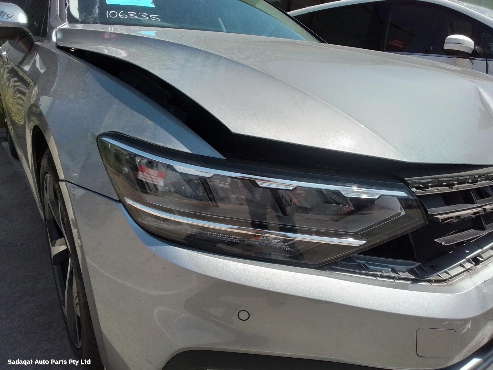 Volkswagen Passat Left Taillight