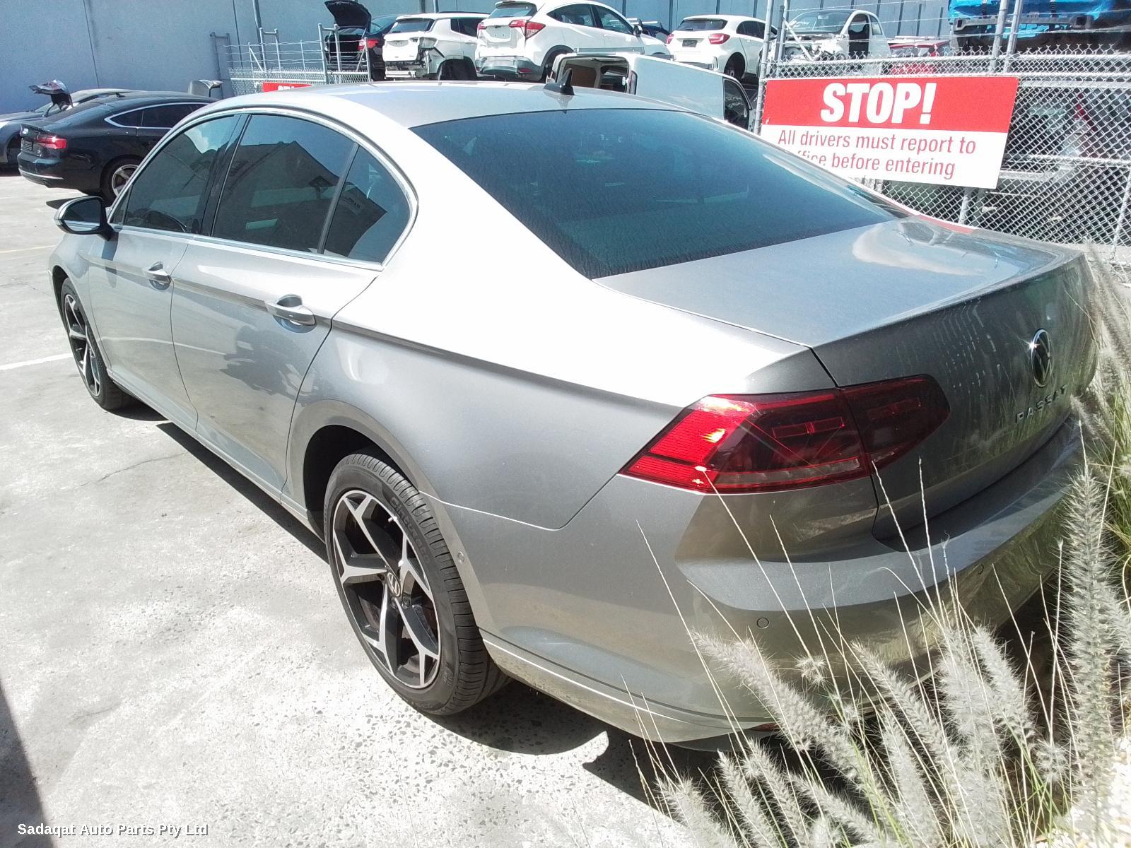 Volkswagen Passat Left Taillight