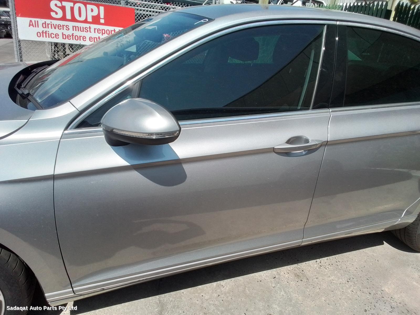 Volkswagen Passat Left Taillight