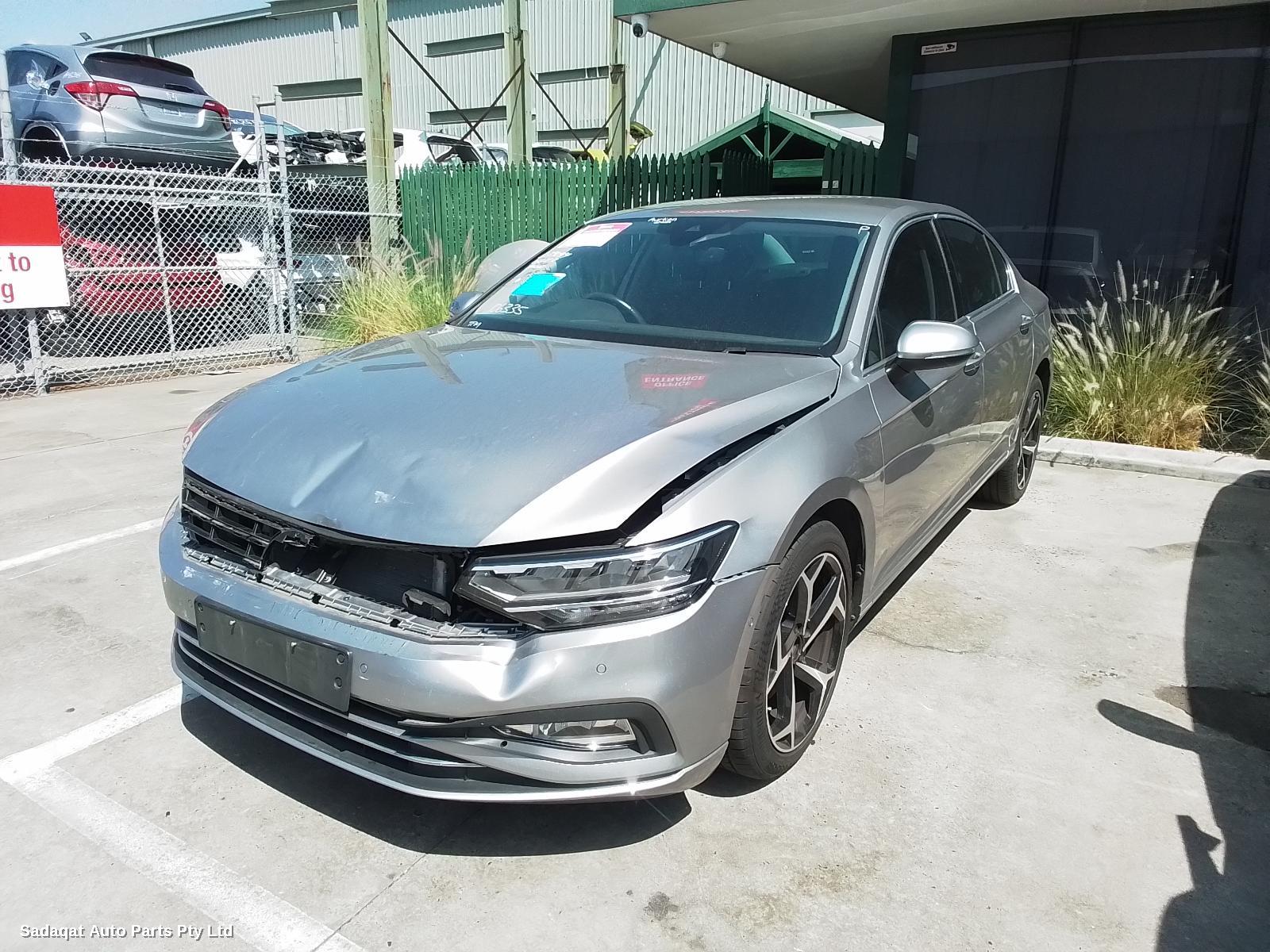 Volkswagen Passat Left Taillight