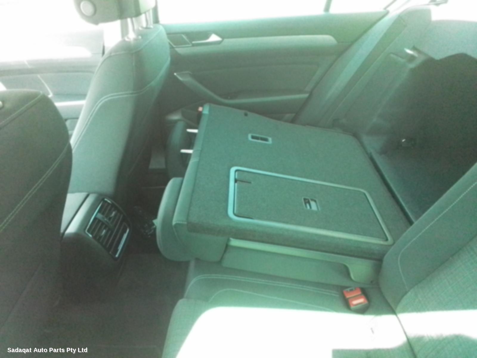 Volkswagen Passat Left Taillight